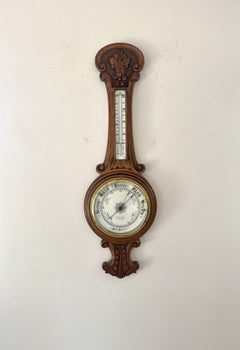 Barómetro aneroide antiguo de gran calidad, de la época eduardiana, fabricado en roble tallado por Hyde & Sons, de Sleaford