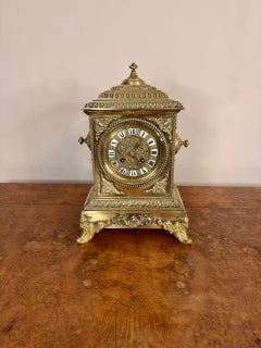 Grande orologio da caminetto francese antico in ottone decorato in stile vittoriano, di qualità eccezionale