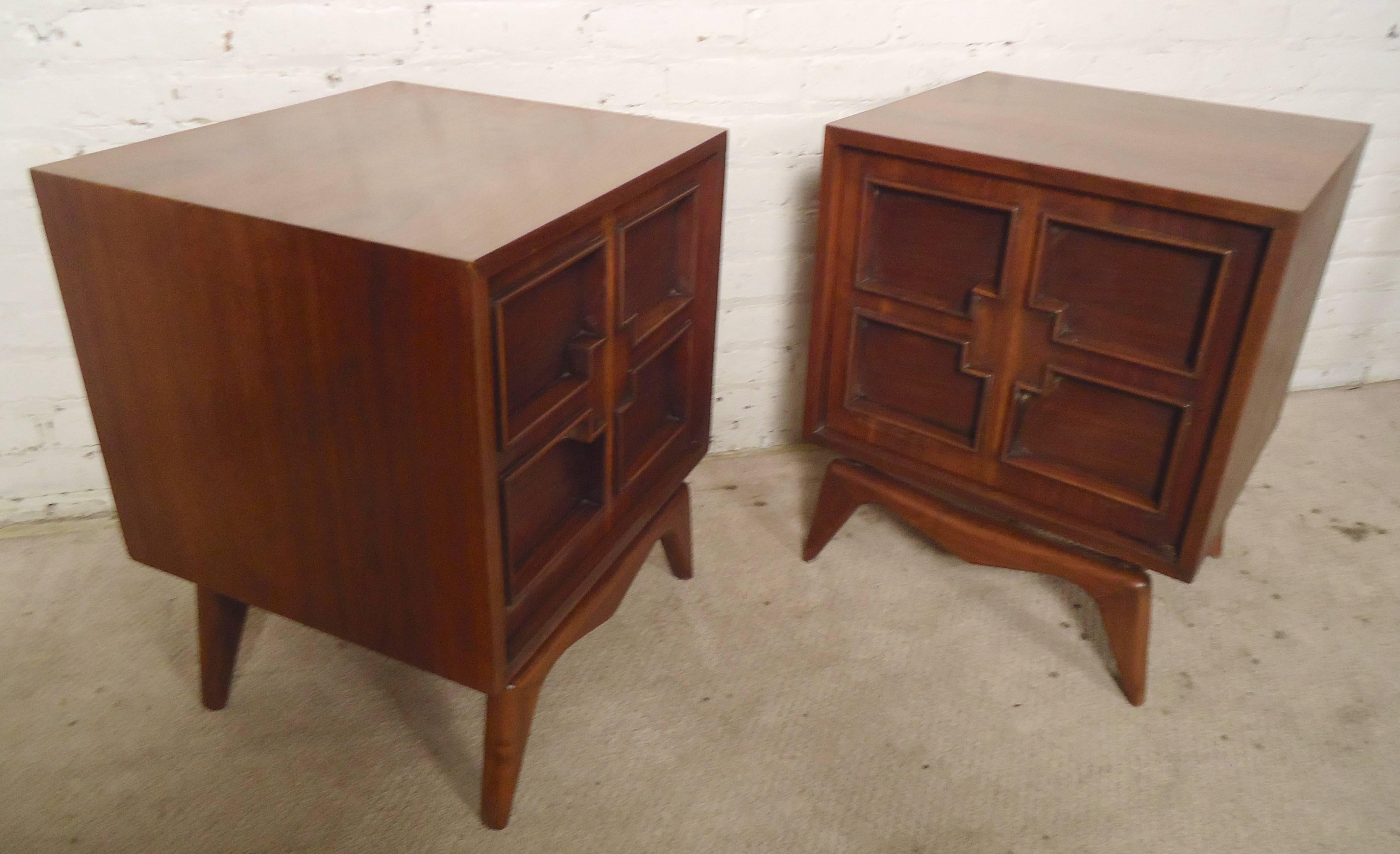 Unusual nightstands in walnut grain with cross style pattern doors. Sculpted legs, removable shelf, deep cabinets space.

(Please confirm item location - NY or NJ - with dealer).
 