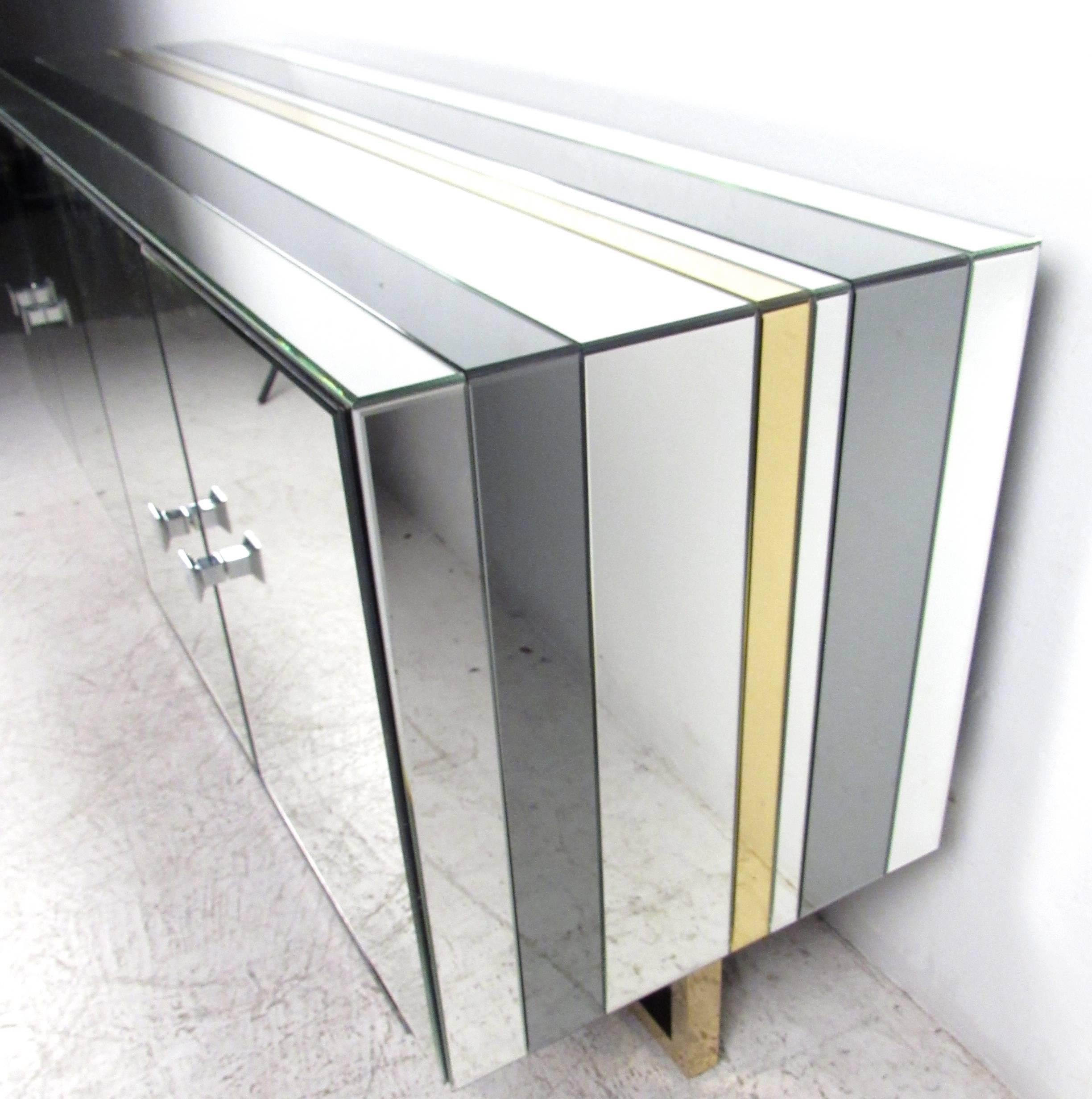 Stunning Paul Evan's Style Mirrored Sideboard In Good Condition In Brooklyn, NY
