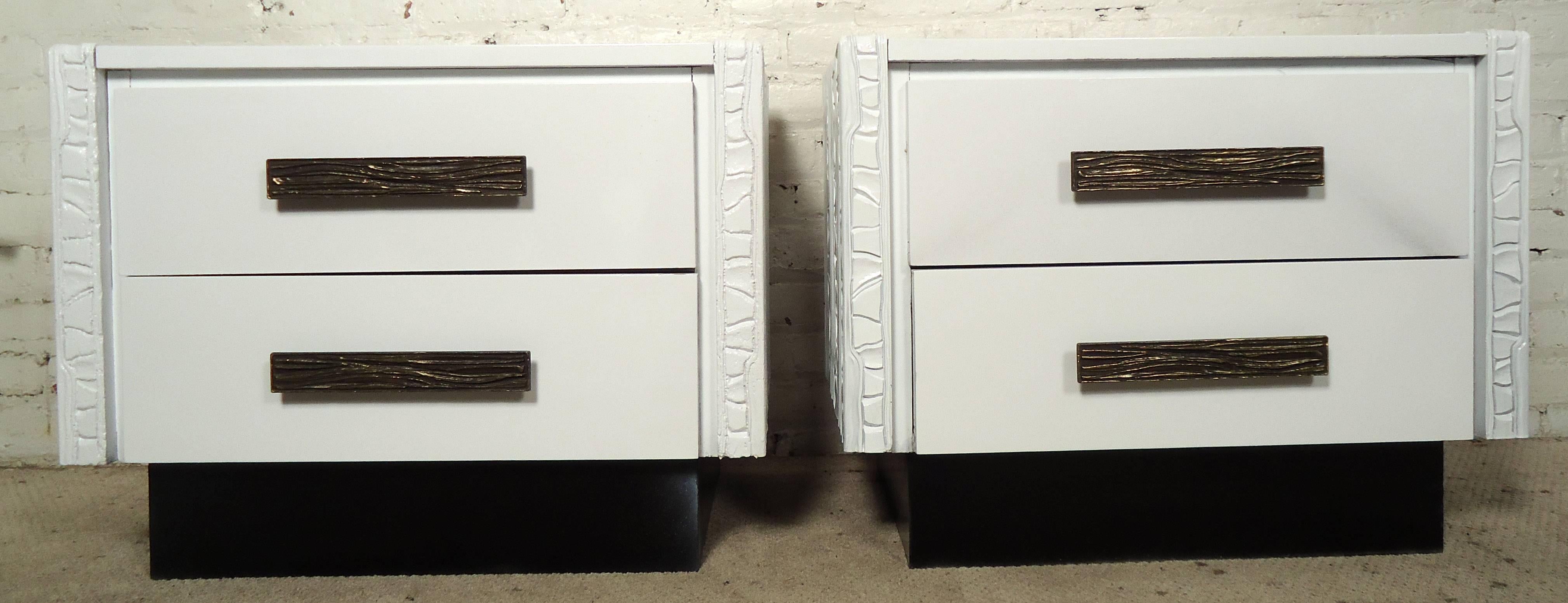 Mid-20th Century Pair of Mid-Century Sculpted White Nightstands