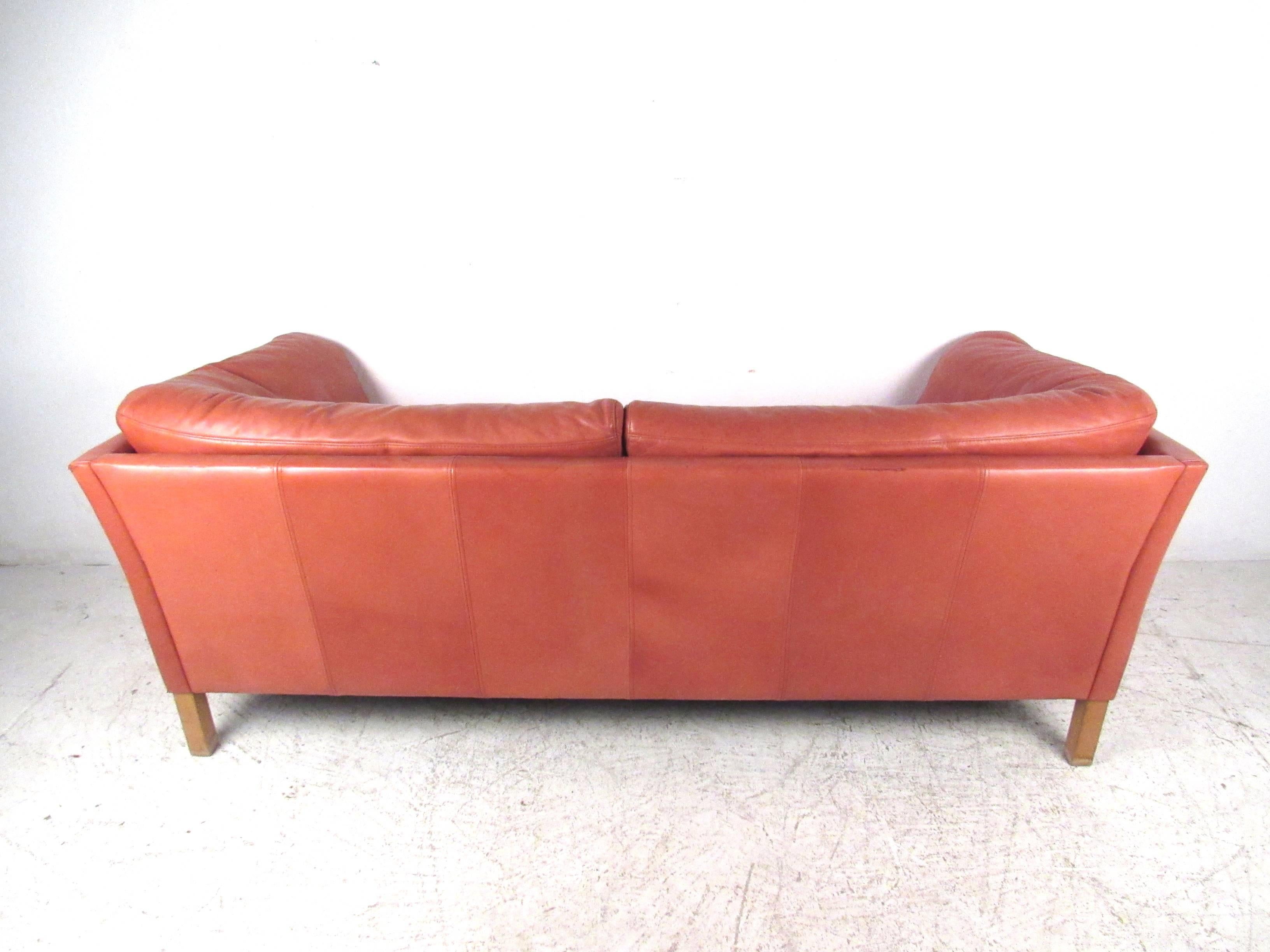  Danish Modern Love Seat in Leather by Børge Mogensen In Good Condition In Brooklyn, NY