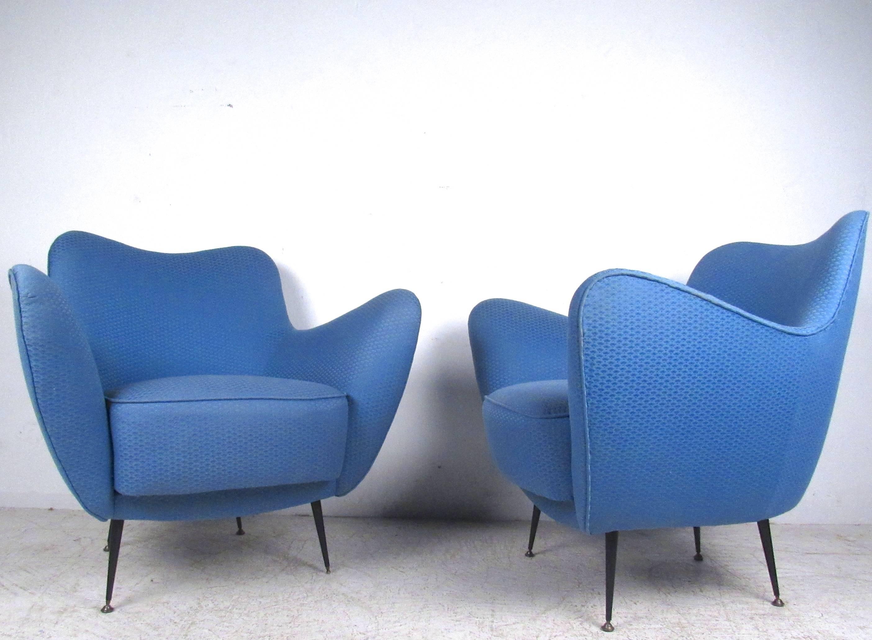 Pair of Italian Modern Sculpted Lounge Chairs In Good Condition In Brooklyn, NY