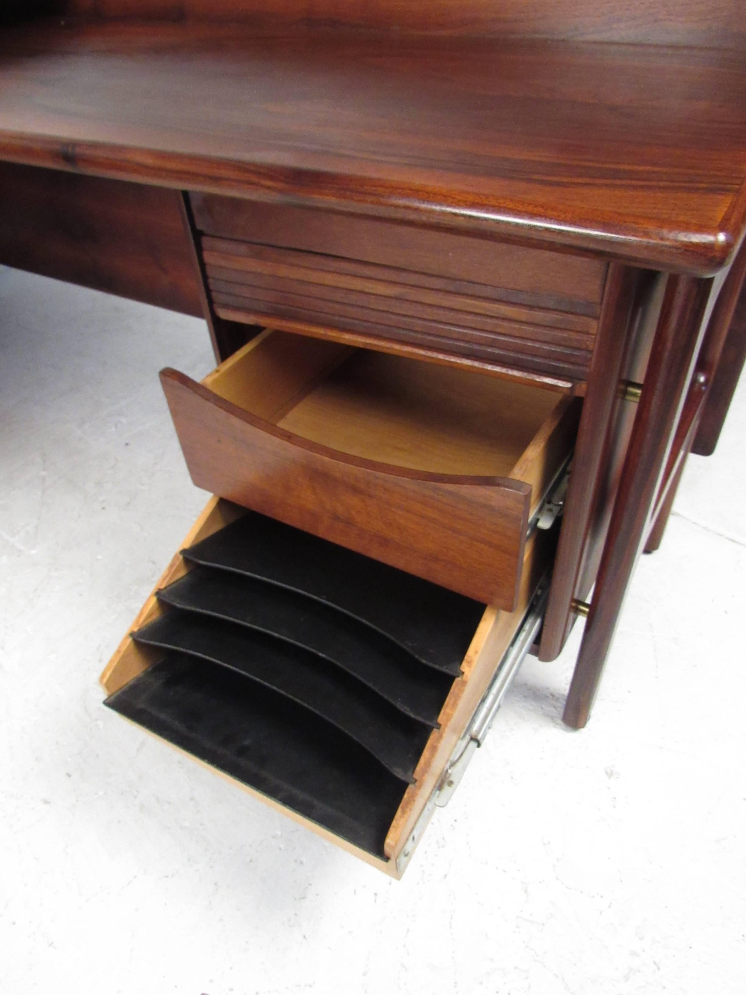 Mid-20th Century Impressive Mid-Century Modern L-Shaped Executive Desk