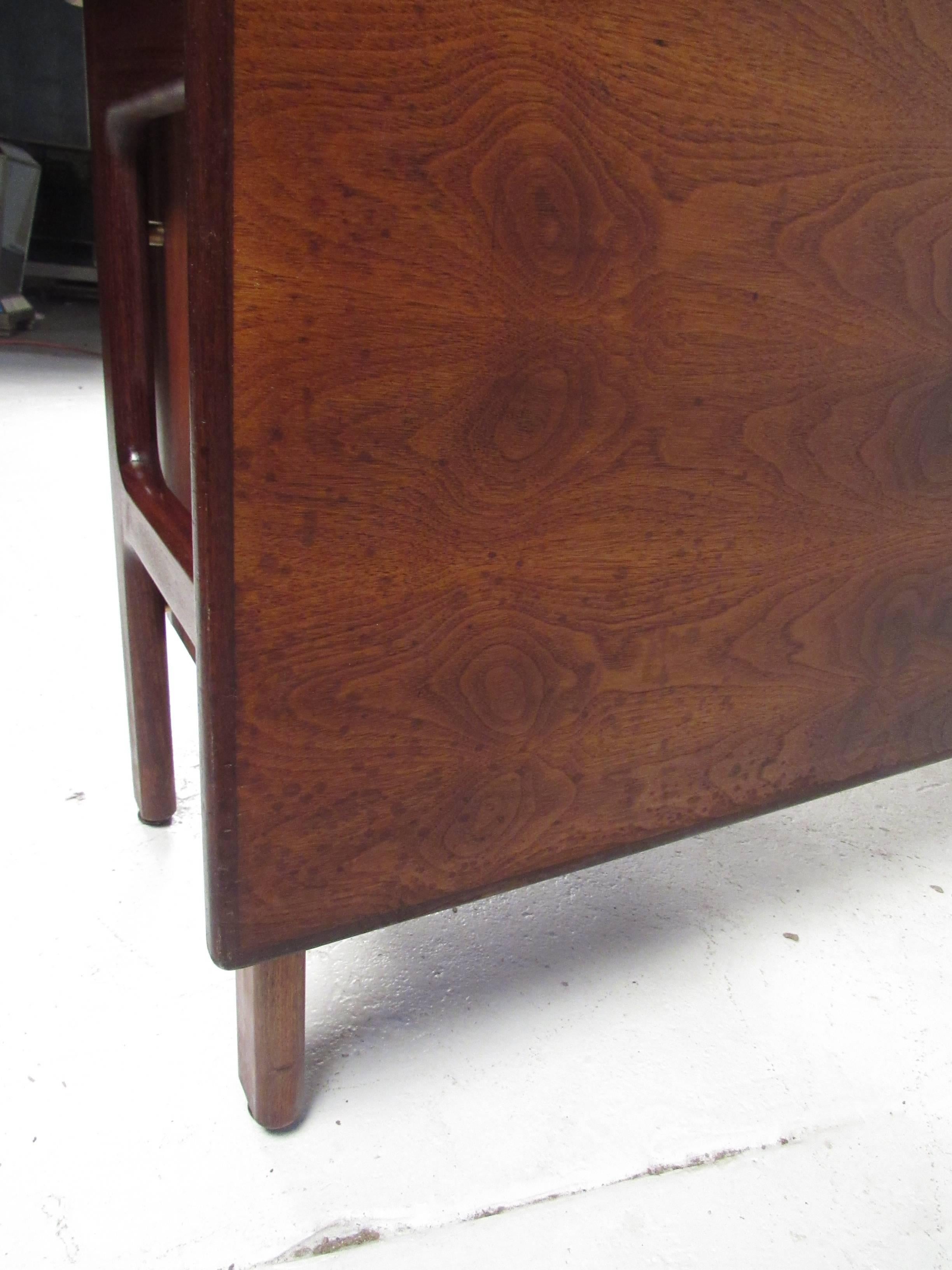 Impressive Mid-Century Modern L-Shaped Executive Desk In Good Condition In Brooklyn, NY