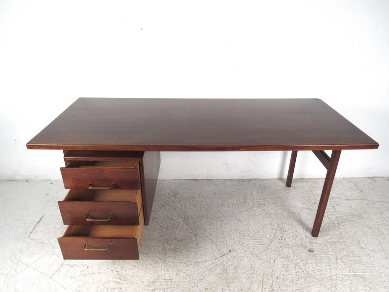 Large MidCentury Modern Desk For Sale at 1stDibs