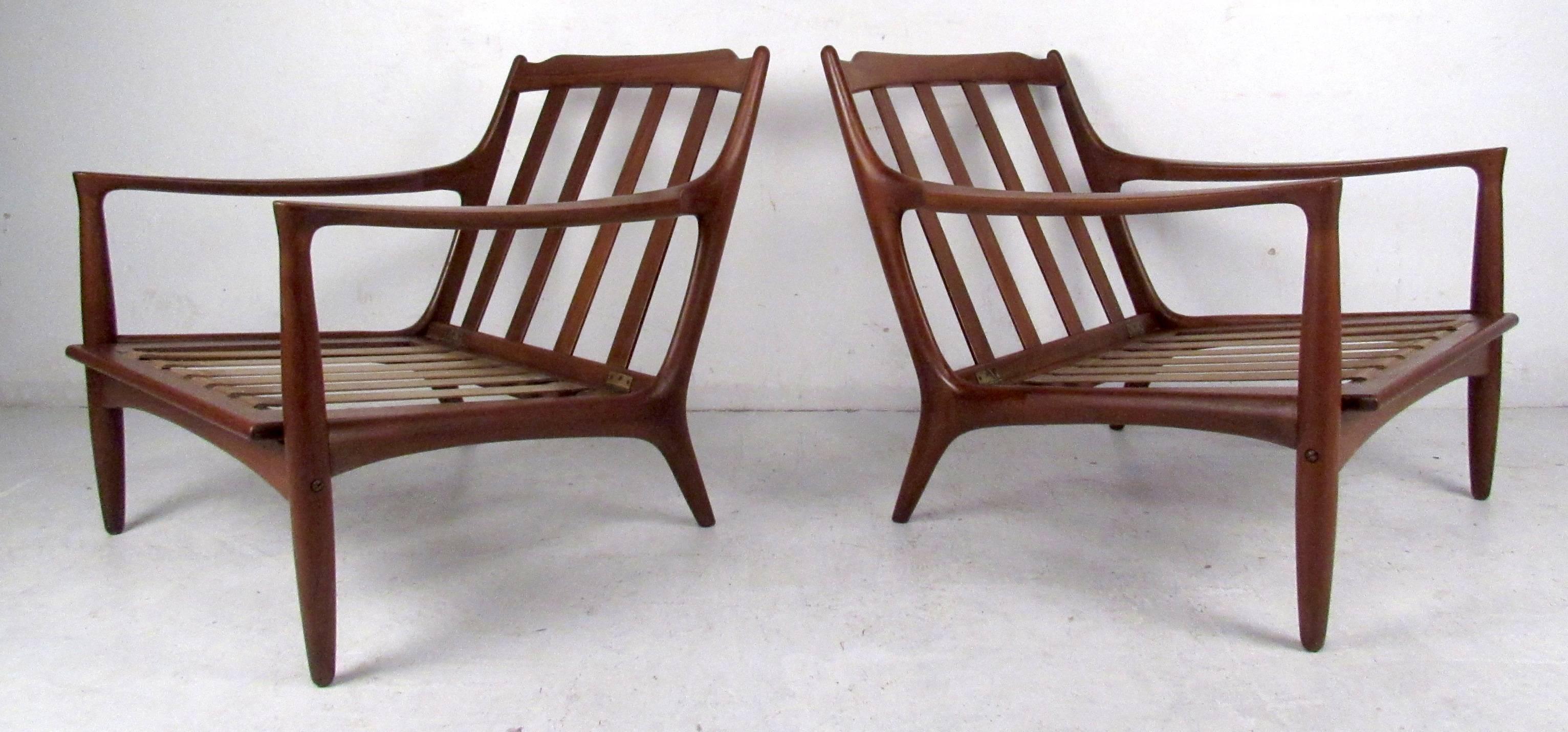 Mid-Century Modern Pair of Sculpted Mid-Century Lounge Chairs