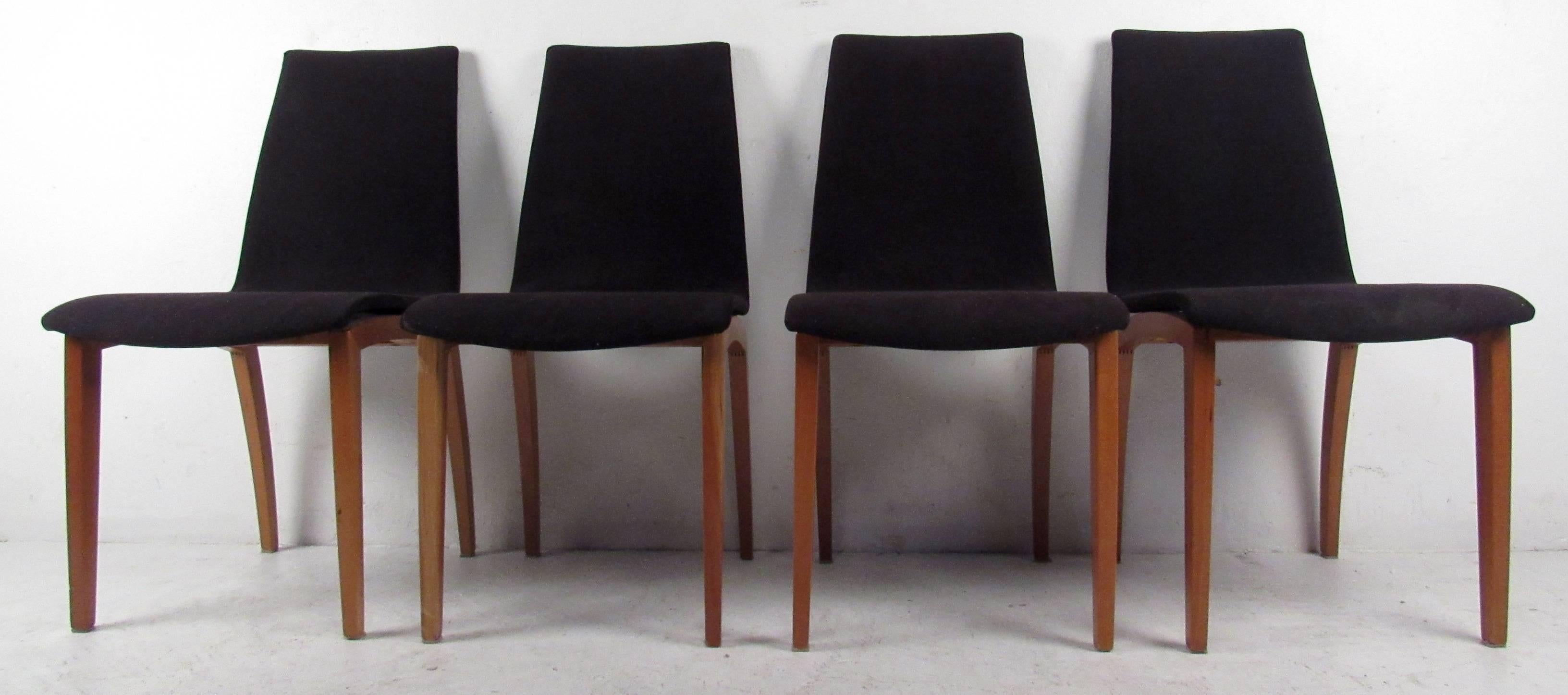 Set of vintage-modern Italian dining chairs featuring sculpted legs and upholstered seats and backs.

Please confirm item location NY or NJ with dealer.