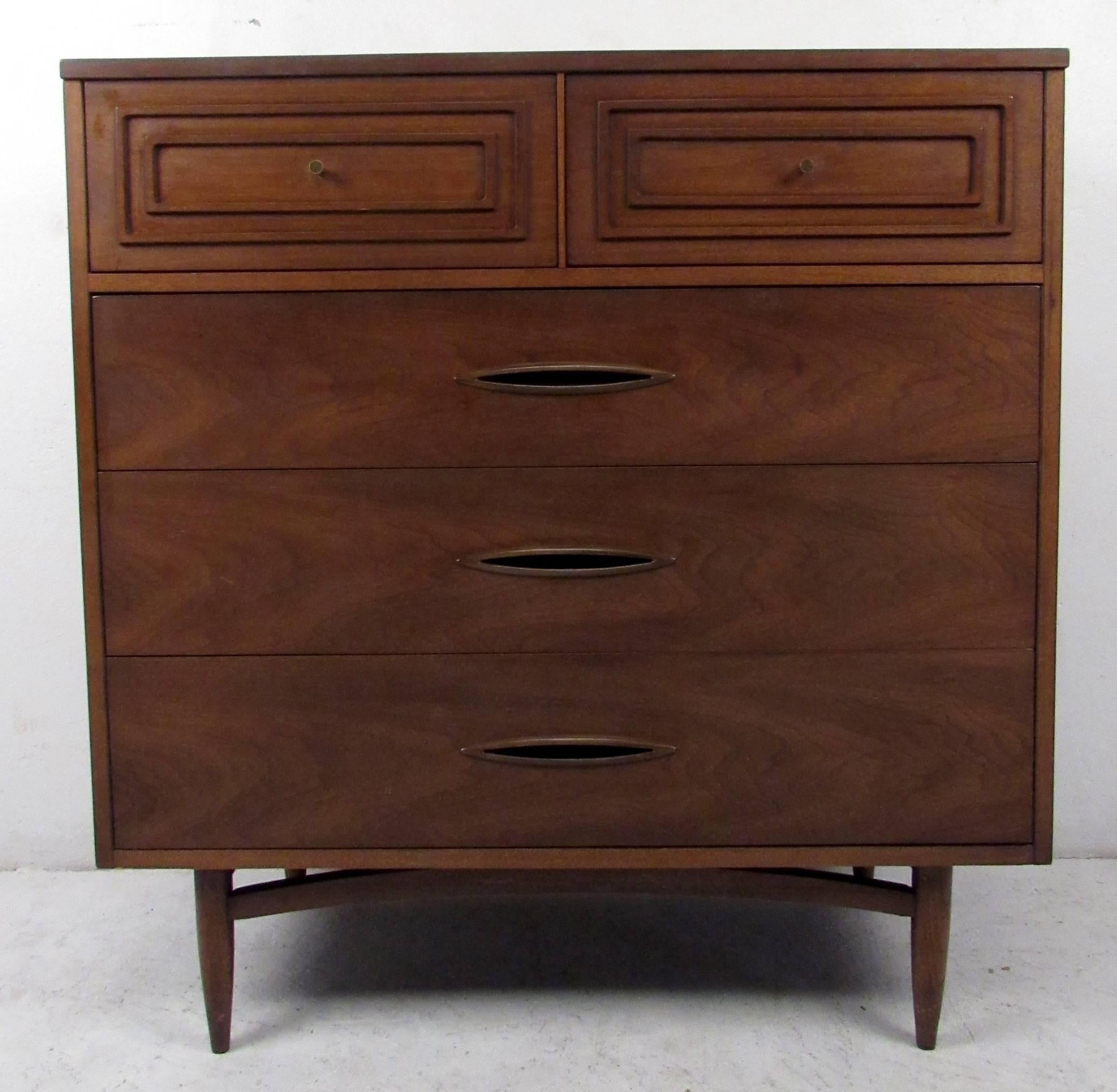 broyhill sculptra dresser