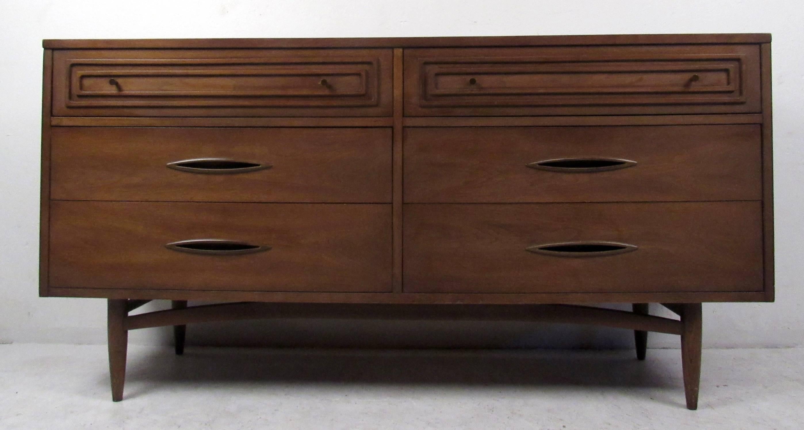 broyhill mid century dresser