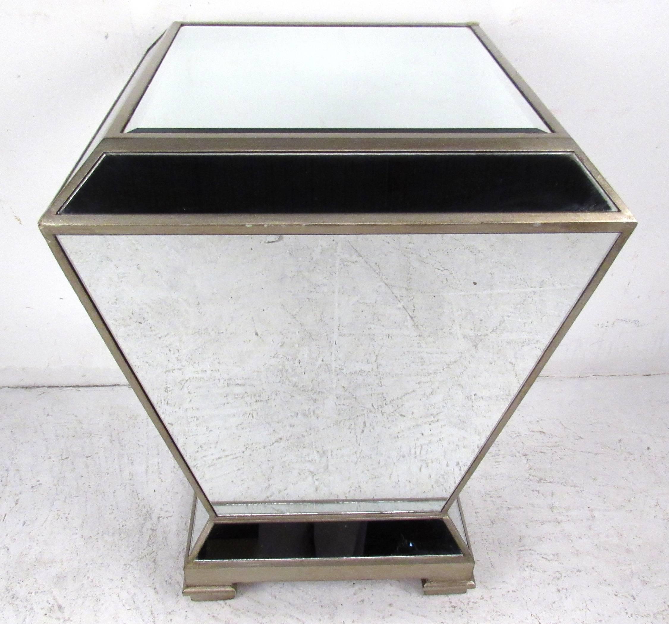 Mid-Century Modern Vintage Mirrored Pedestal For Sale