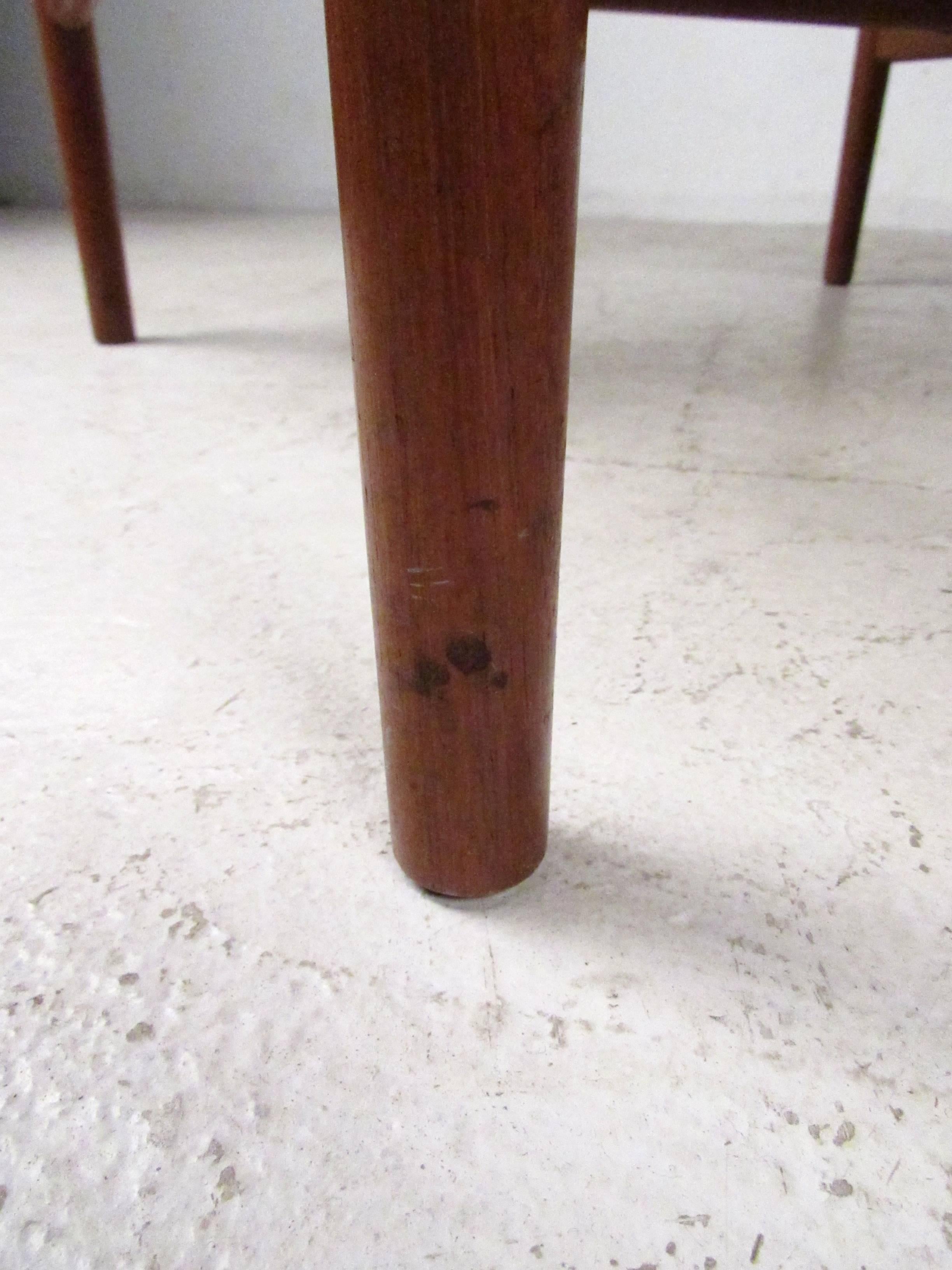 Mid-20th Century Stylish Danish Modern Lounge Chair