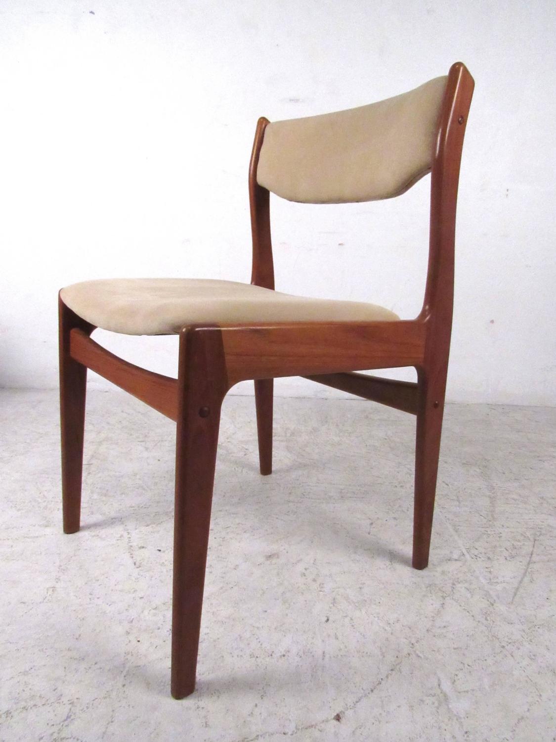 Set Of Mid Century Modern Danish Teak Dining Chairs For