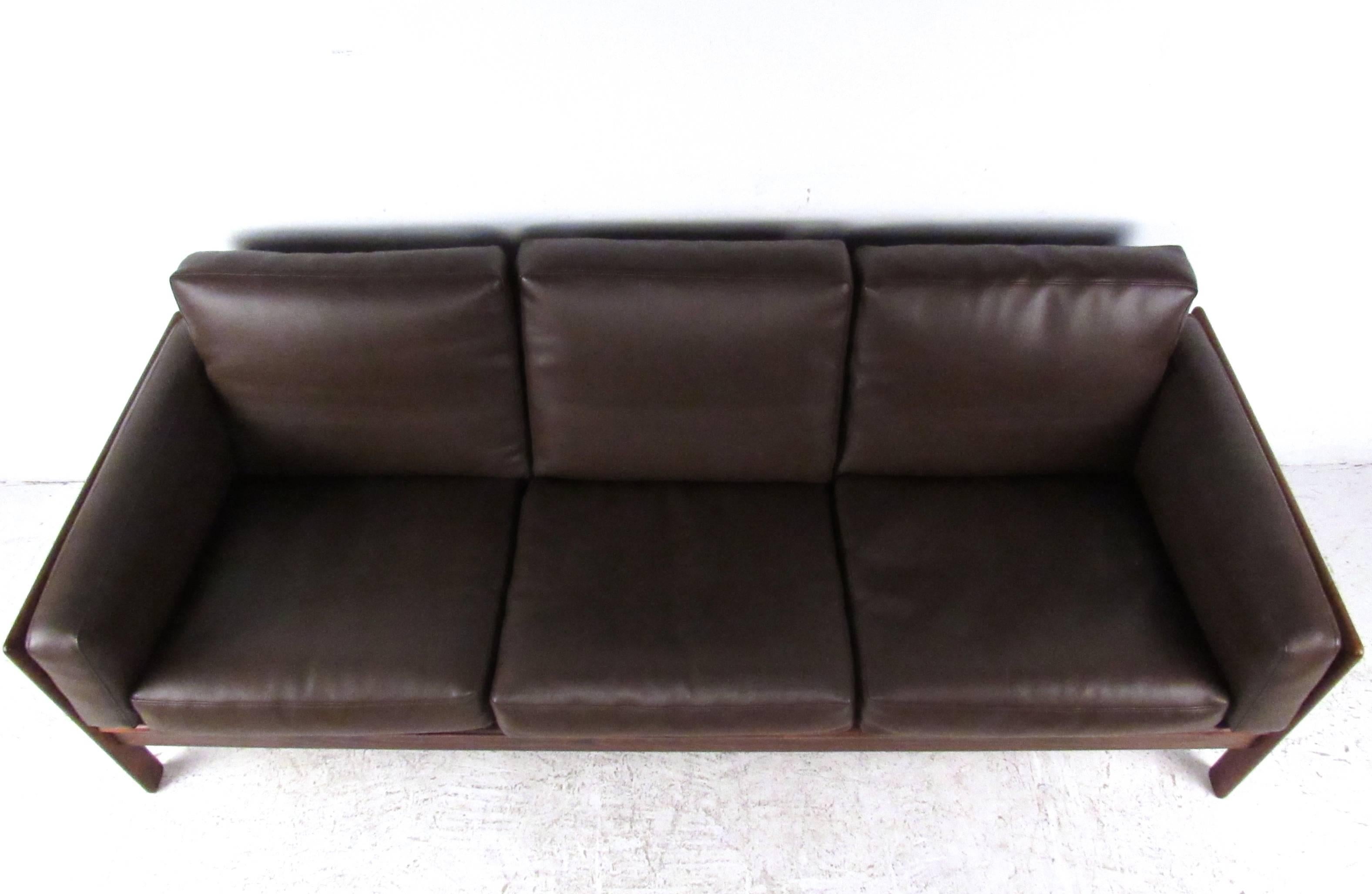 Mid-Century Modern Mid-Century Rosewood Sofa by Komfort