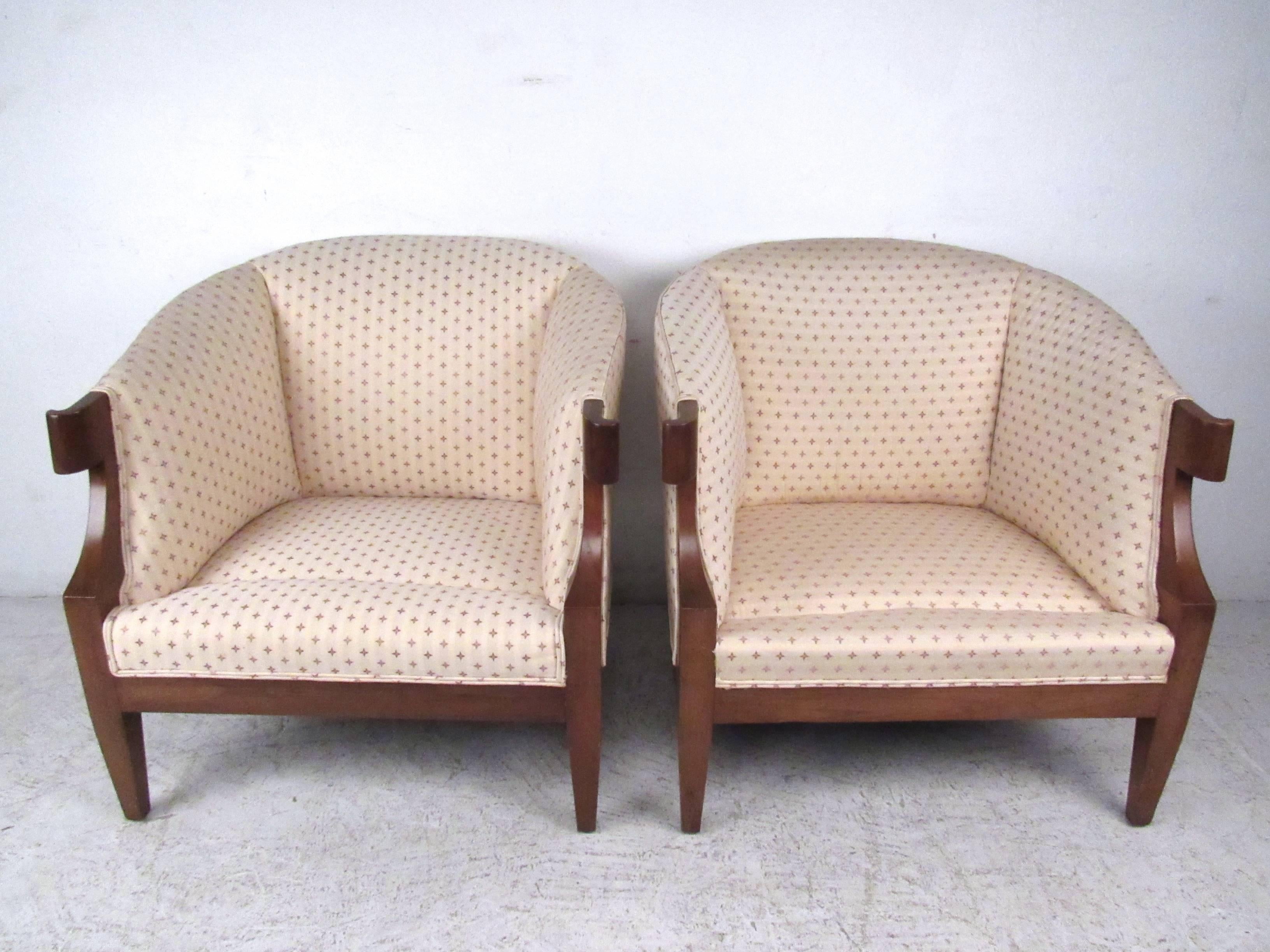 Mid-Century Modern Pair of Vintage Decorator Style Armchairs For Sale