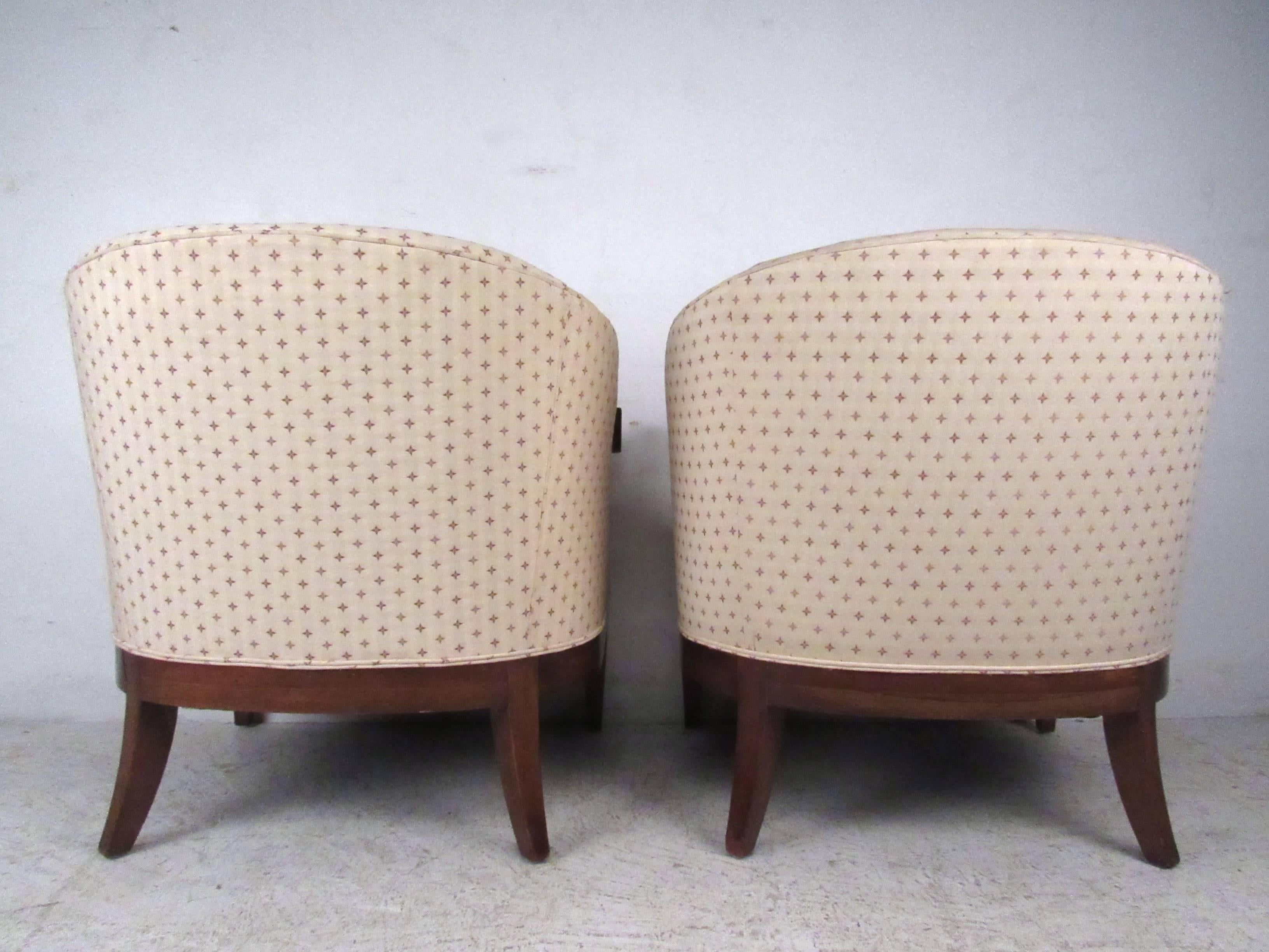20th Century Pair of Vintage Decorator Style Armchairs For Sale