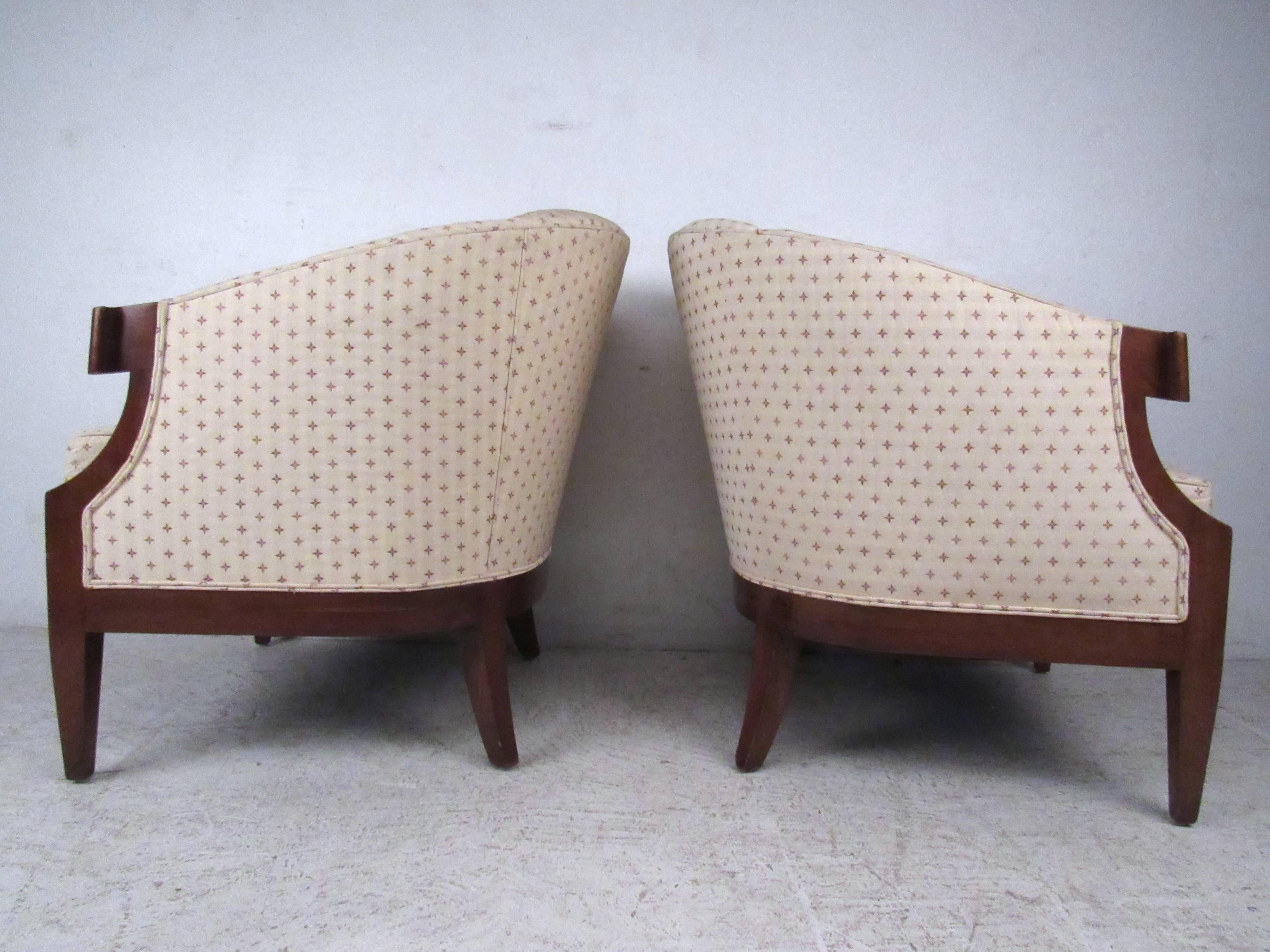 Pair of Vintage Decorator Style Armchairs In Good Condition For Sale In Brooklyn, NY