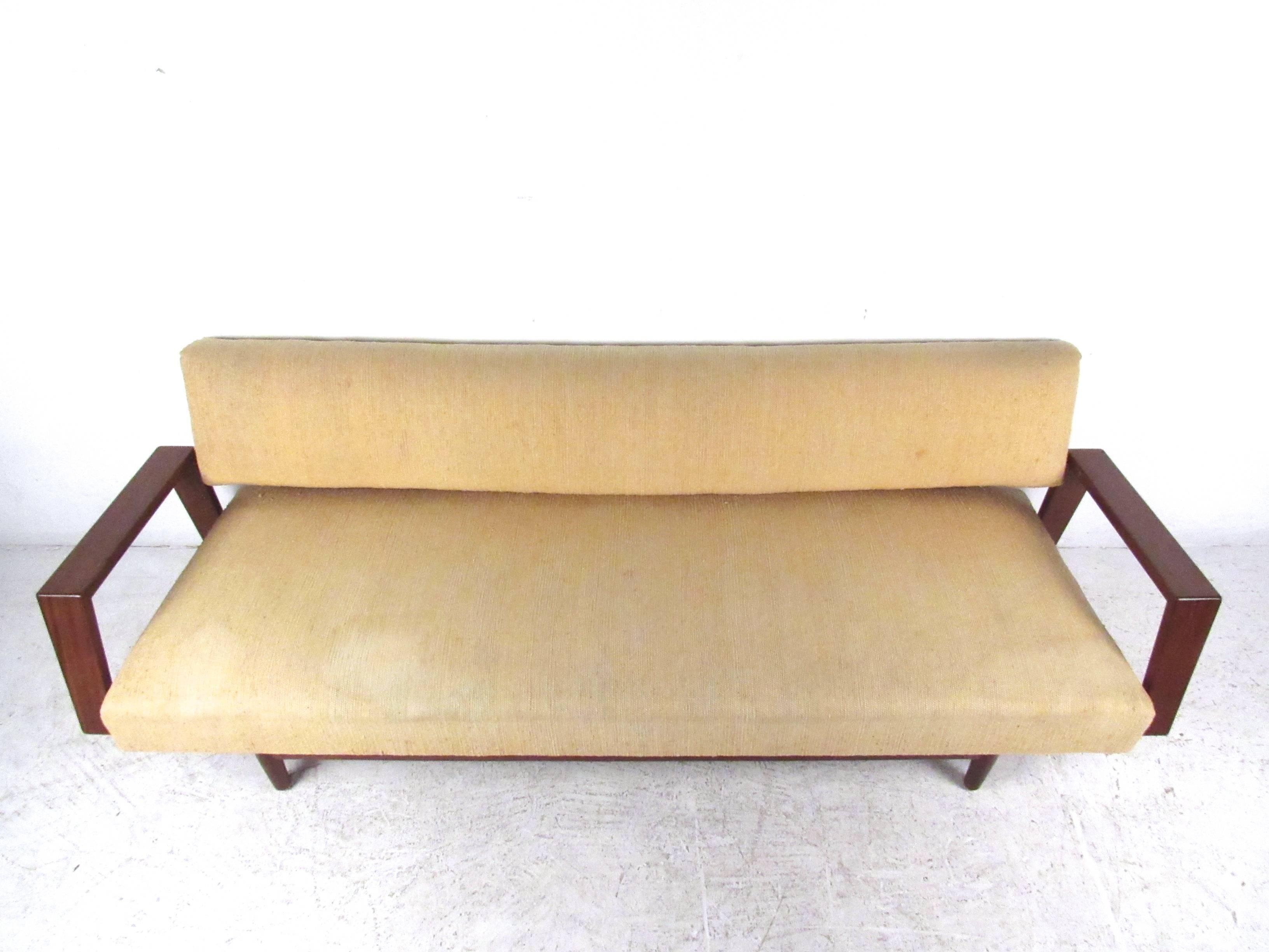 Mid-Century Modern Vintage Sofa or Daybed in the Style of Arne Wahl For Sale