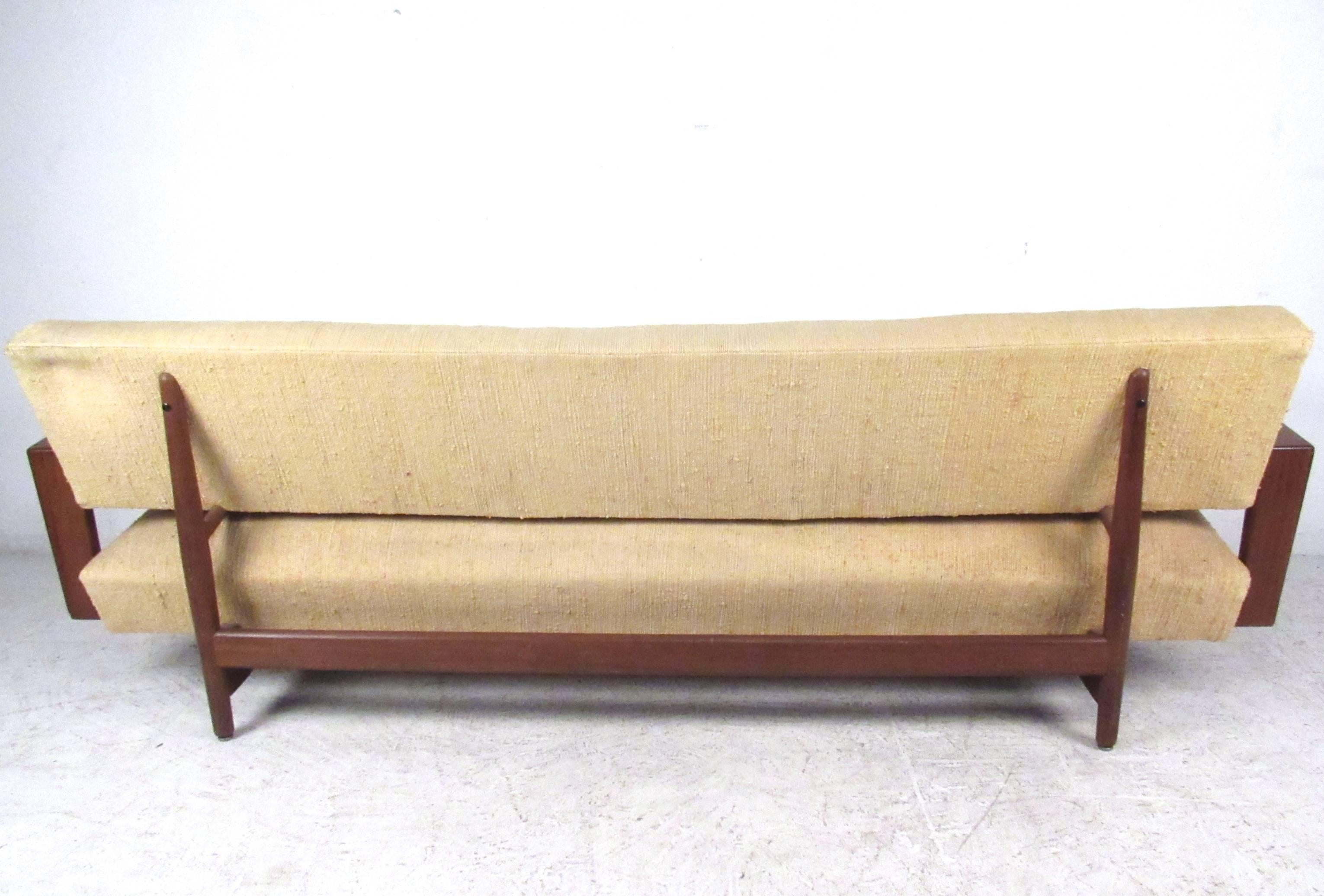 Mid-20th Century Vintage Sofa or Daybed in the Style of Arne Wahl For Sale