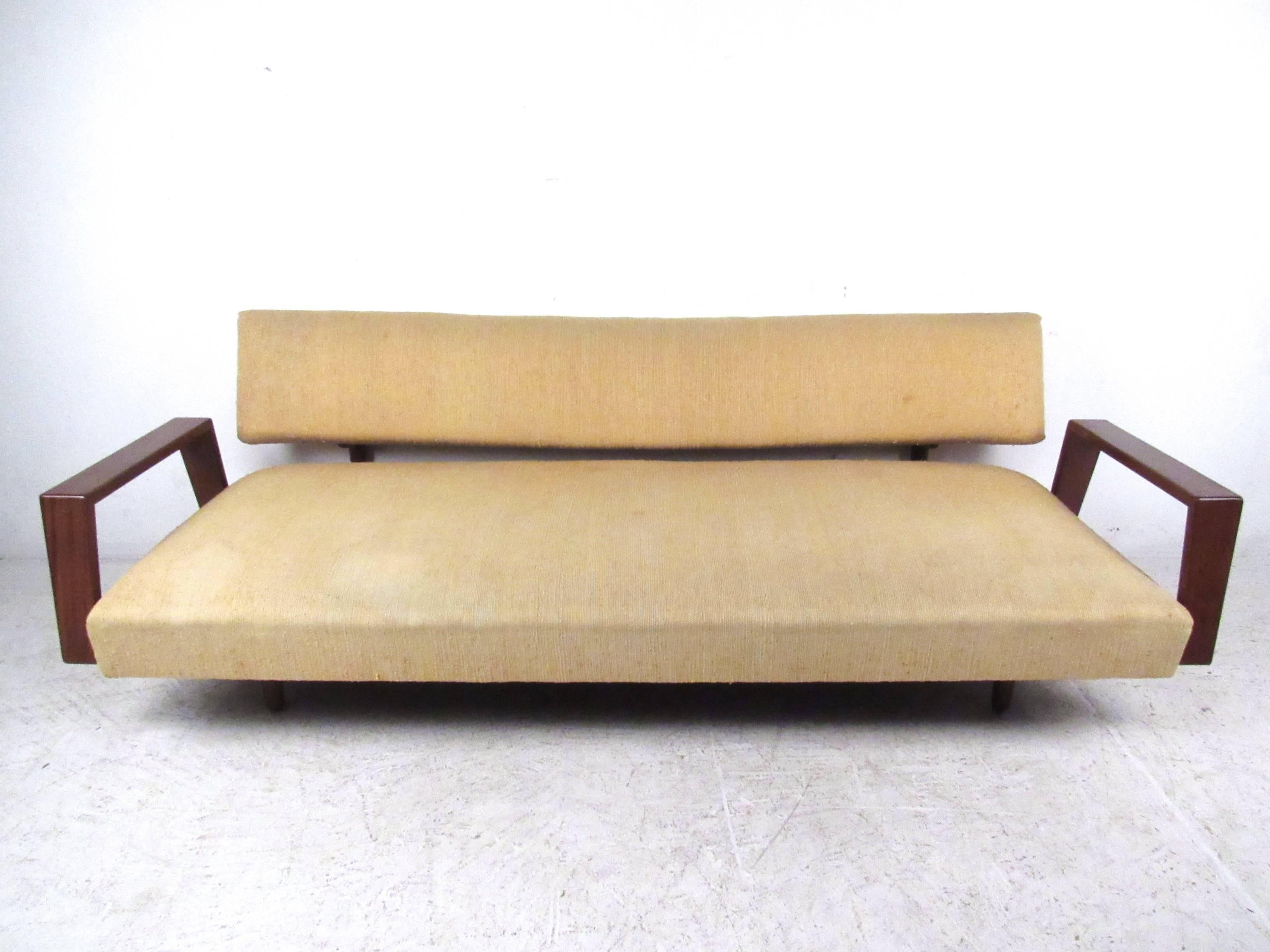 Vintage Sofa or Daybed in the Style of Arne Wahl In Good Condition For Sale In Brooklyn, NY