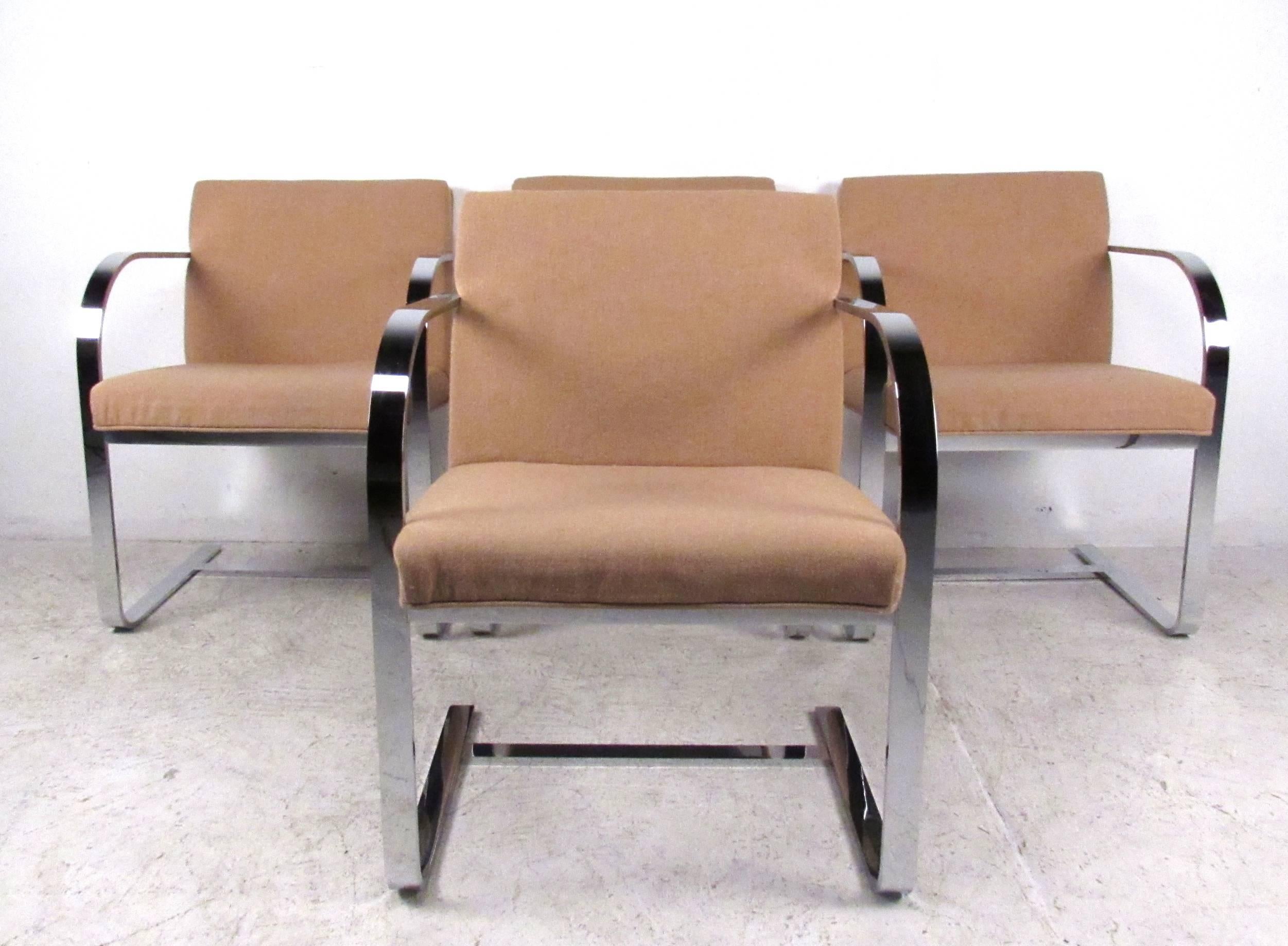 Mid-Century Modern Ensemble de chaises de salle à manger Mies van der Rohe du milieu du siècle par Thonet en vente