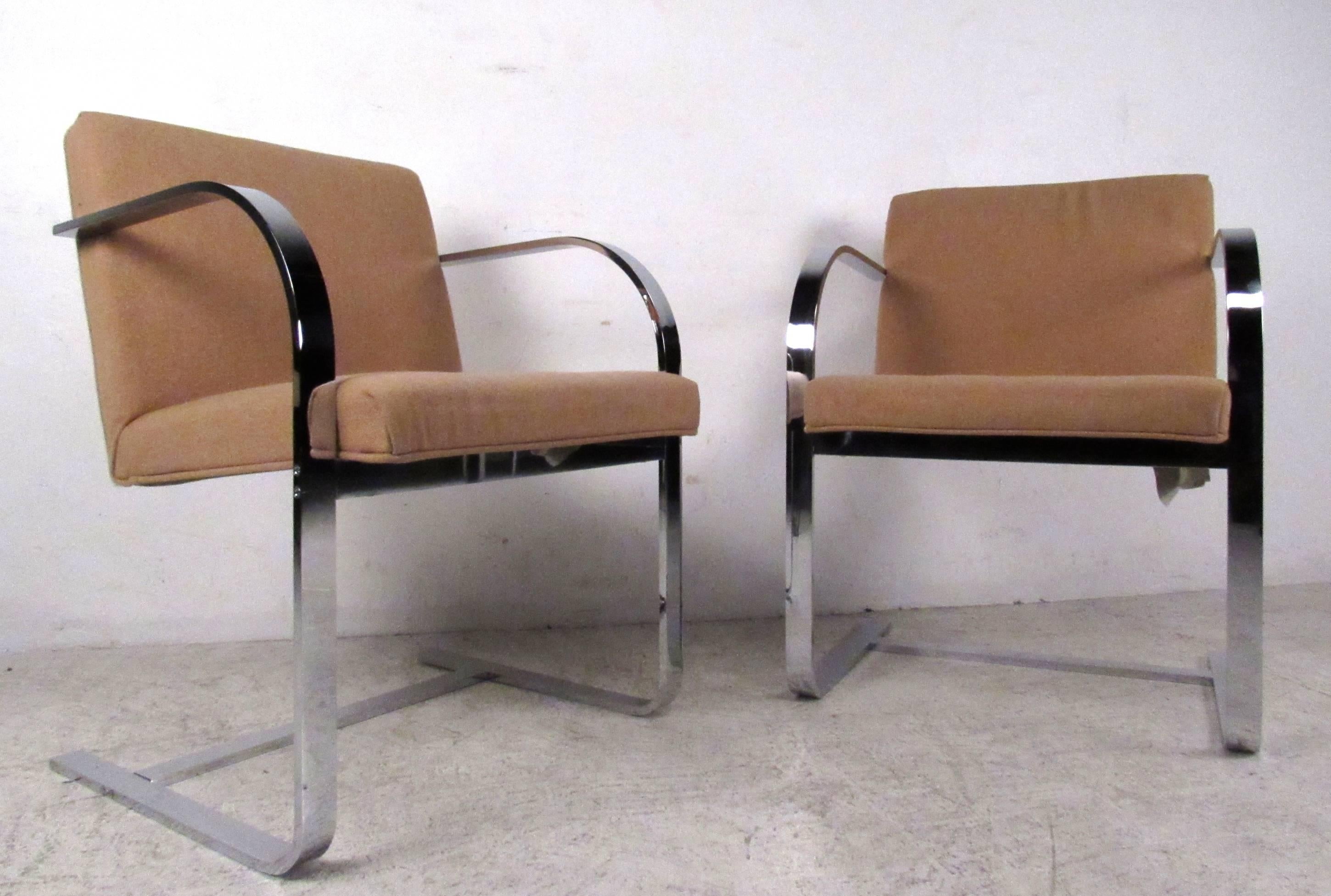 Tissu Ensemble de chaises de salle à manger Mies van der Rohe du milieu du siècle par Thonet en vente