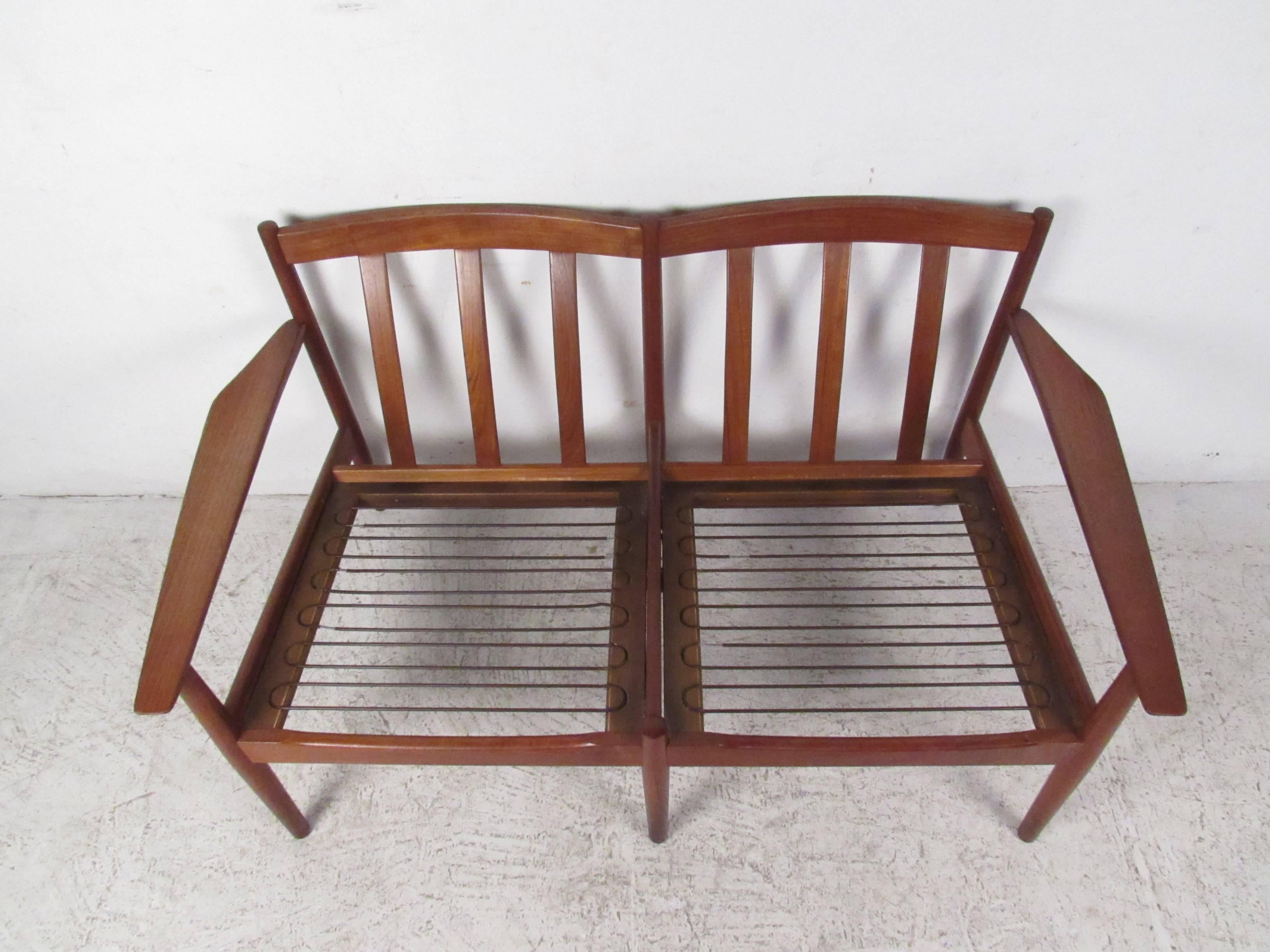  Scandinavian Modern Teak Settee by Arne Vodder In Good Condition For Sale In Brooklyn, NY