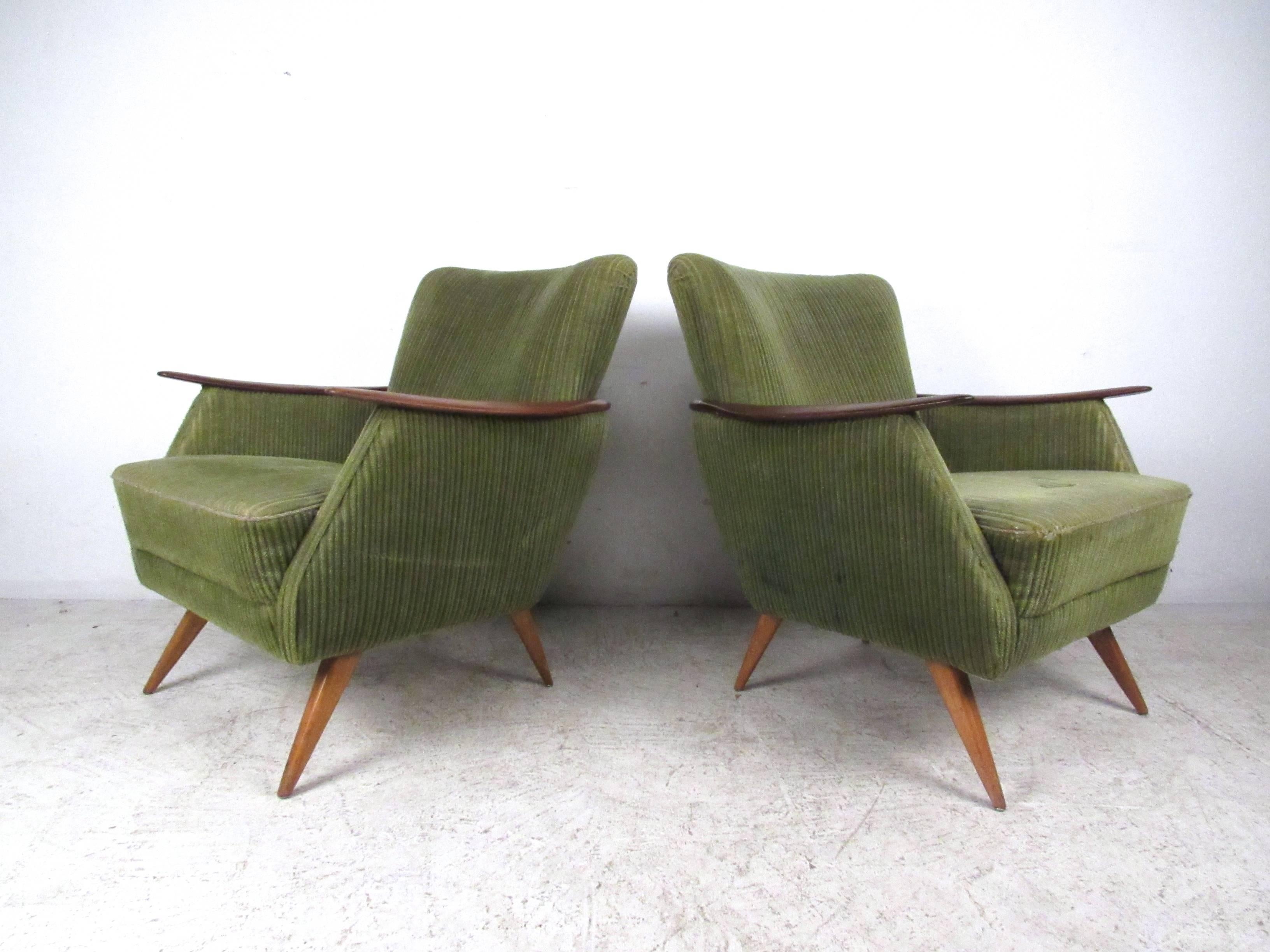Unique Mid-Century Modern Danish Lounge Chairs In Good Condition In Brooklyn, NY