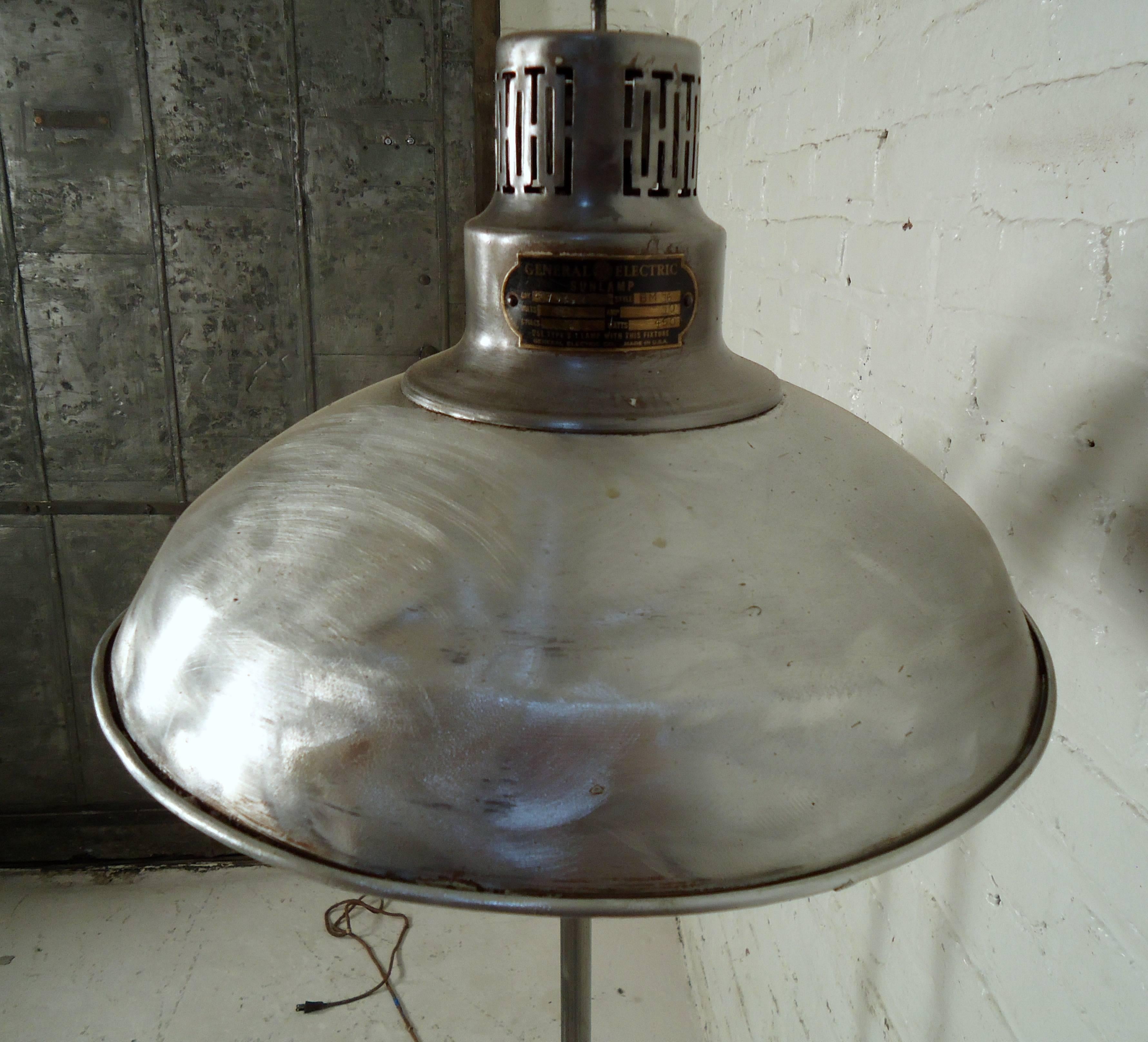 Vintage Industrial General Electric « Sunlamp » (lampe) Bon état - En vente à Brooklyn, NY