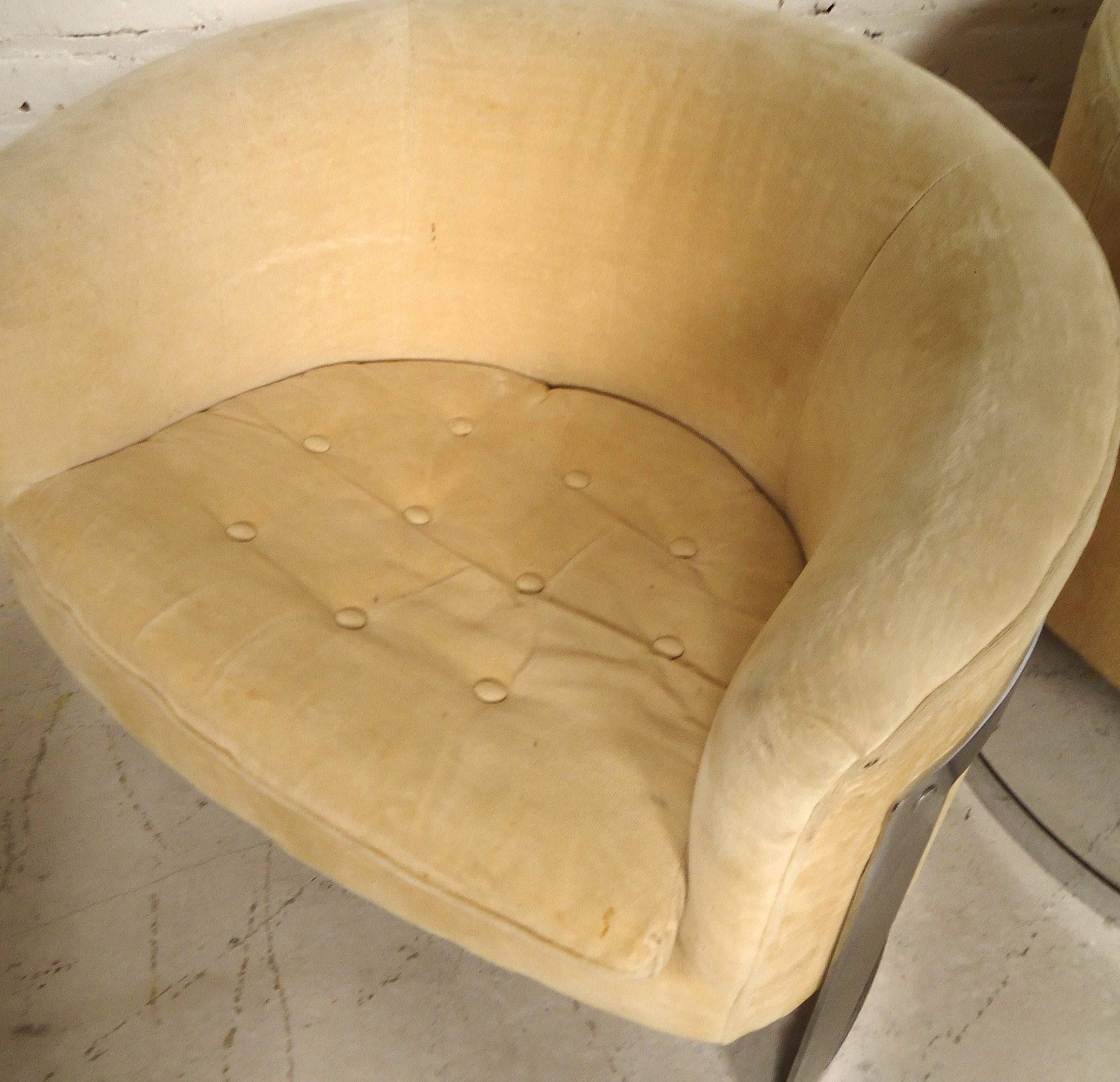 Jules Heumann Round Back Club Chairs In Good Condition In Brooklyn, NY