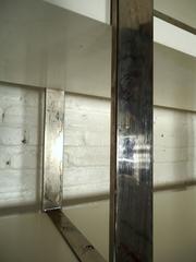 Bibliothèque à cadre chromé du milieu du siècle