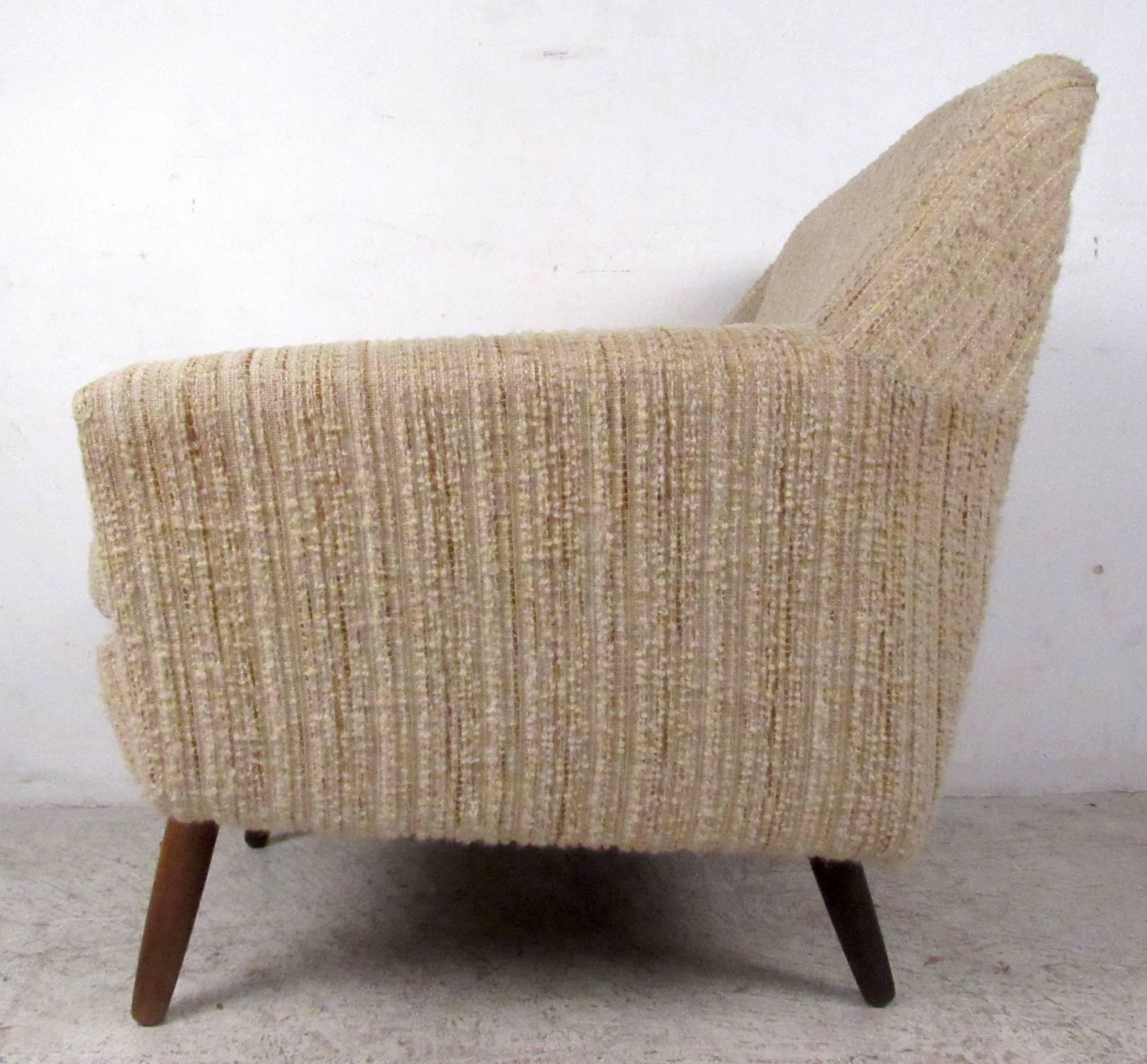 Mid-Century Modern lounge chair featuring Scandinavian modern style and vintage upholstery, a comfortable chair for home or office.

Please confirm item location NY or NJ with dealer.