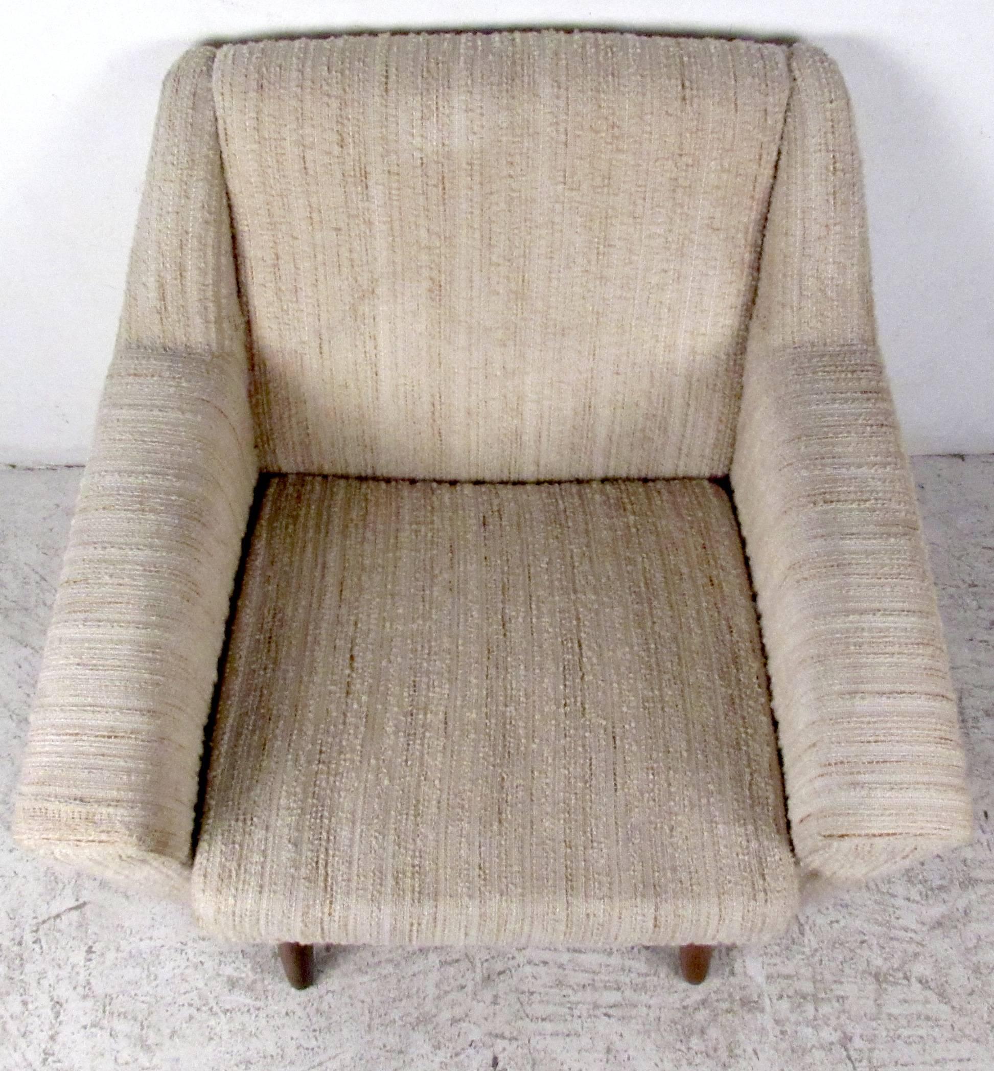 Mid-Century Modern Vintage Modern Lounge Chair For Sale