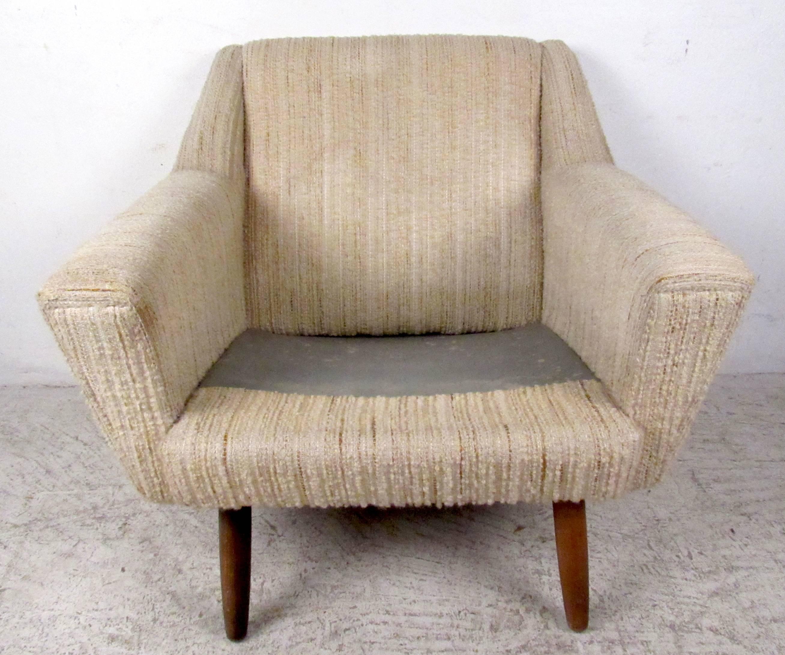 Mid-20th Century Vintage Modern Lounge Chair For Sale