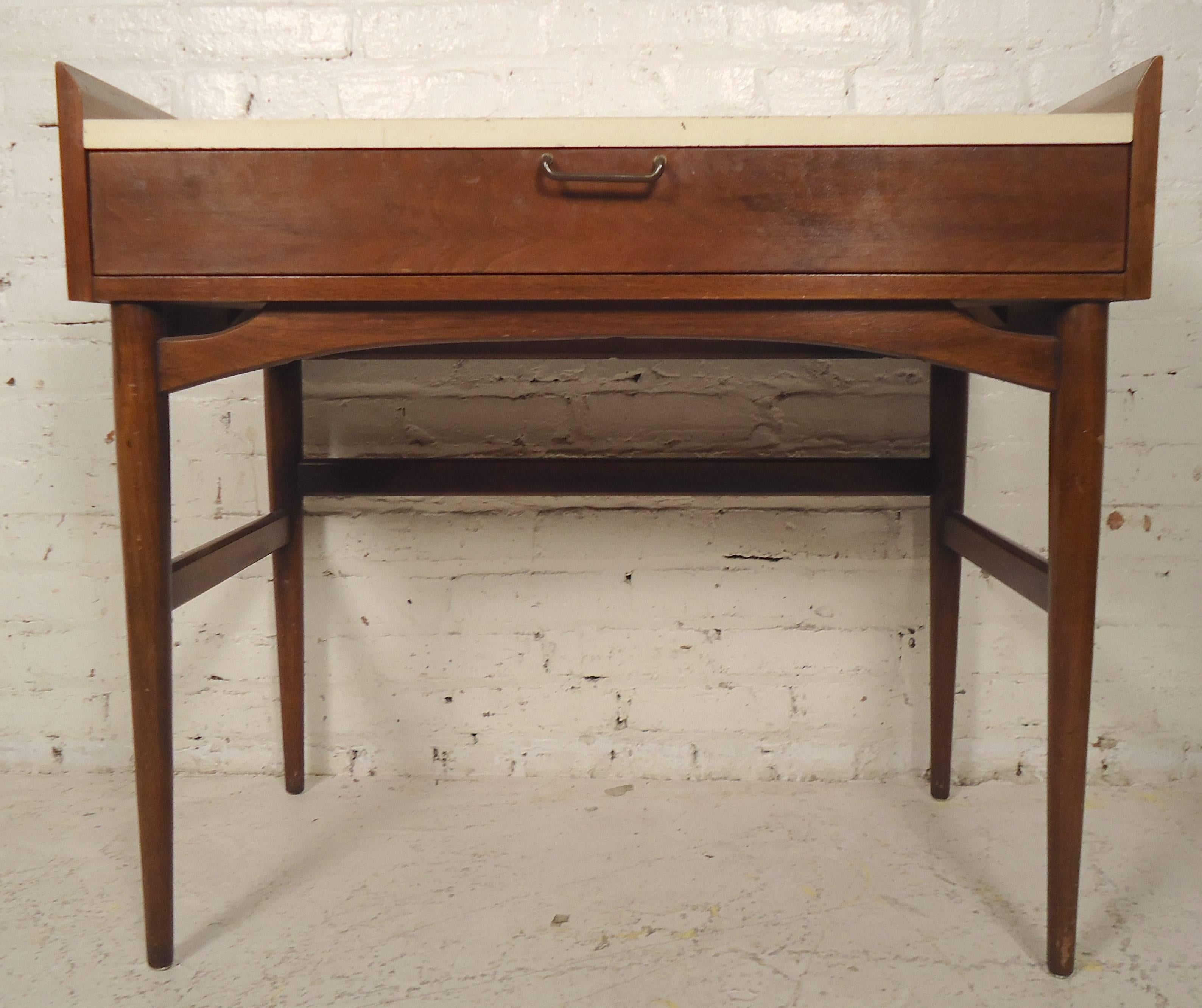 Petite Mid-Century Desk by Martinsville In Good Condition In Brooklyn, NY