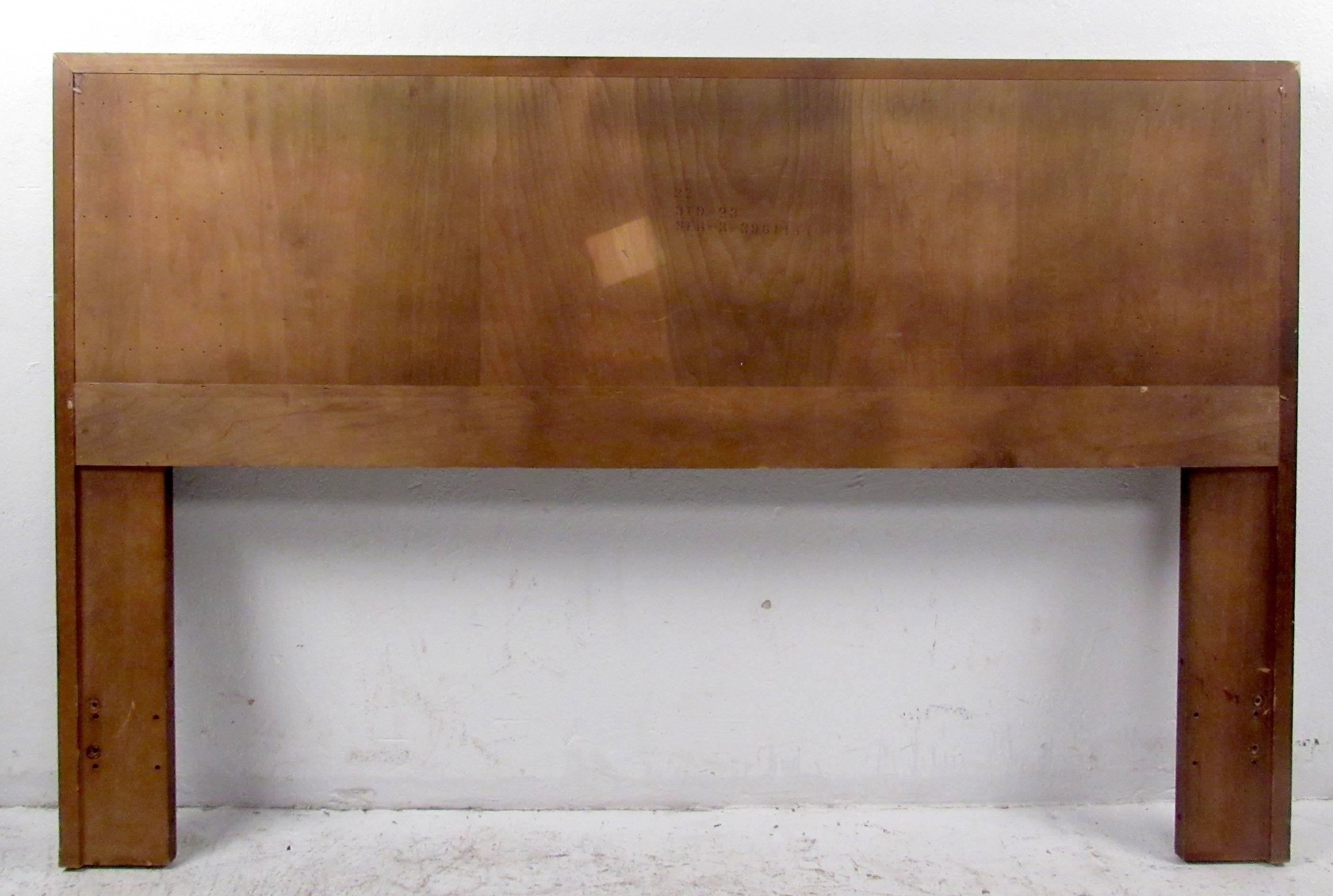 Vintage modern walnut headboard designed in the manner of Lane.

Please confirm item location NY or NJ with dealer.