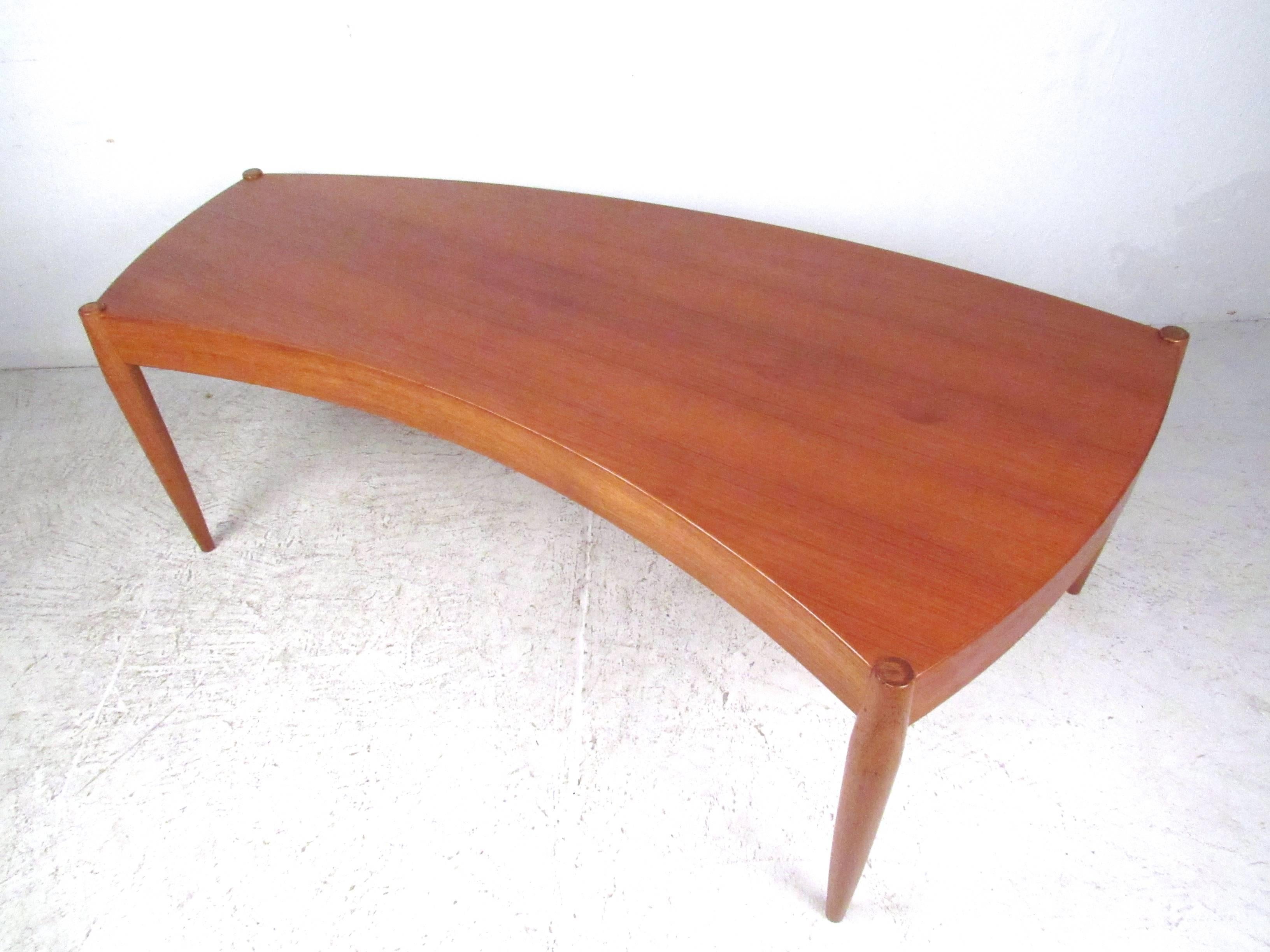 Johannes Andersen Curved Edge Cocktail Table for Trensum In Good Condition In Brooklyn, NY