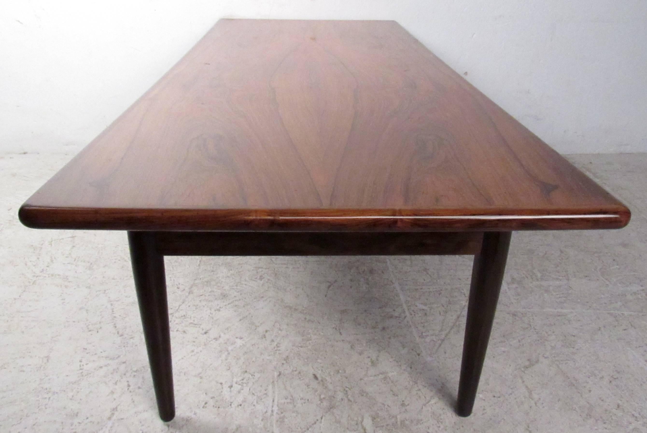 Vintage-modern coffee table featuring beautifully sculpted base, rich rosewood grain and adjustable height.

Height - 18.5 - 24. inches.

Please confirm item location NY or NJ with dealer.