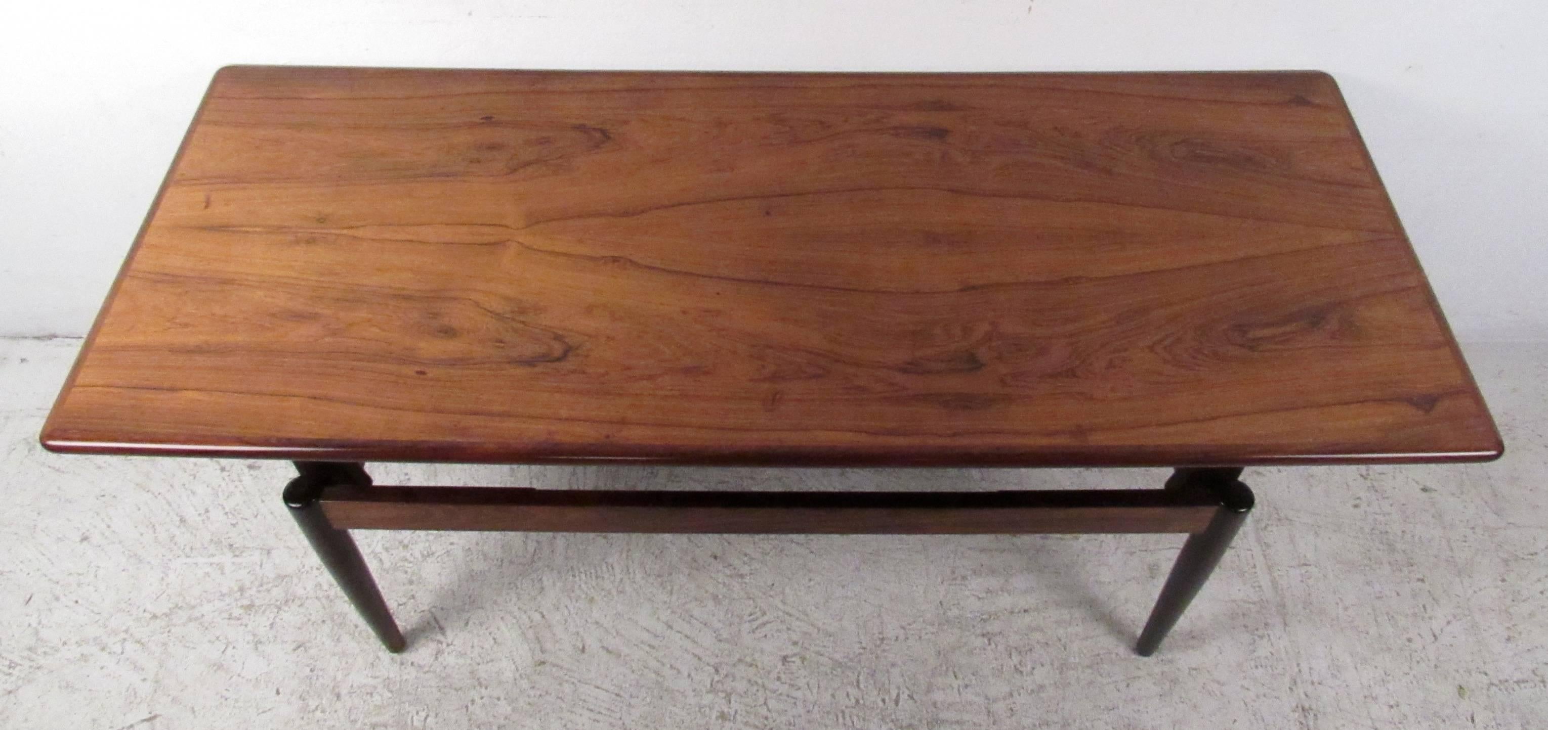 Mid-Century Modern Scandinavian Modern Adjustable Rosewood Coffee Table For Sale
