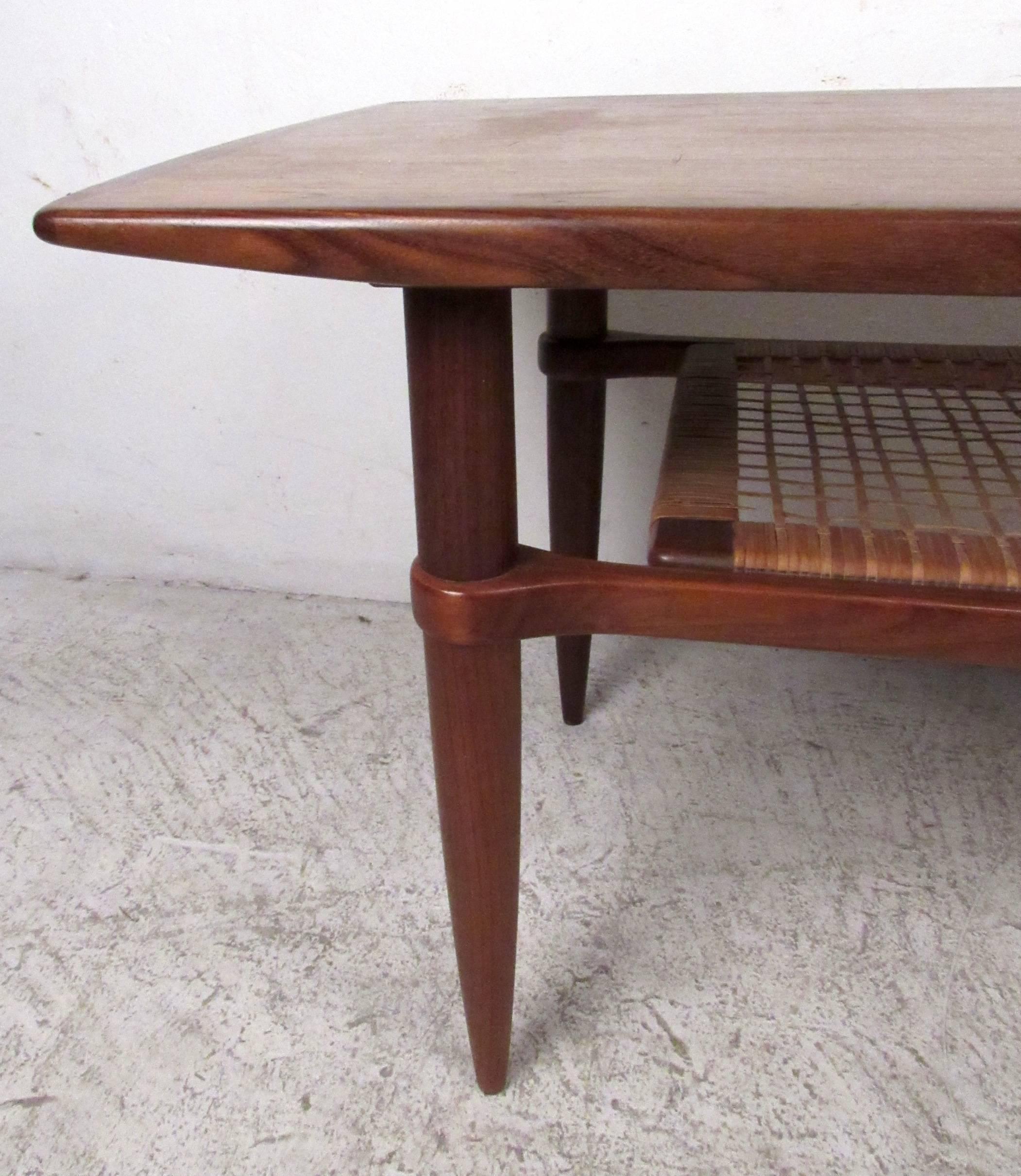 Mid-Century Two-Tier Teak Coffee Table In Good Condition In Brooklyn, NY