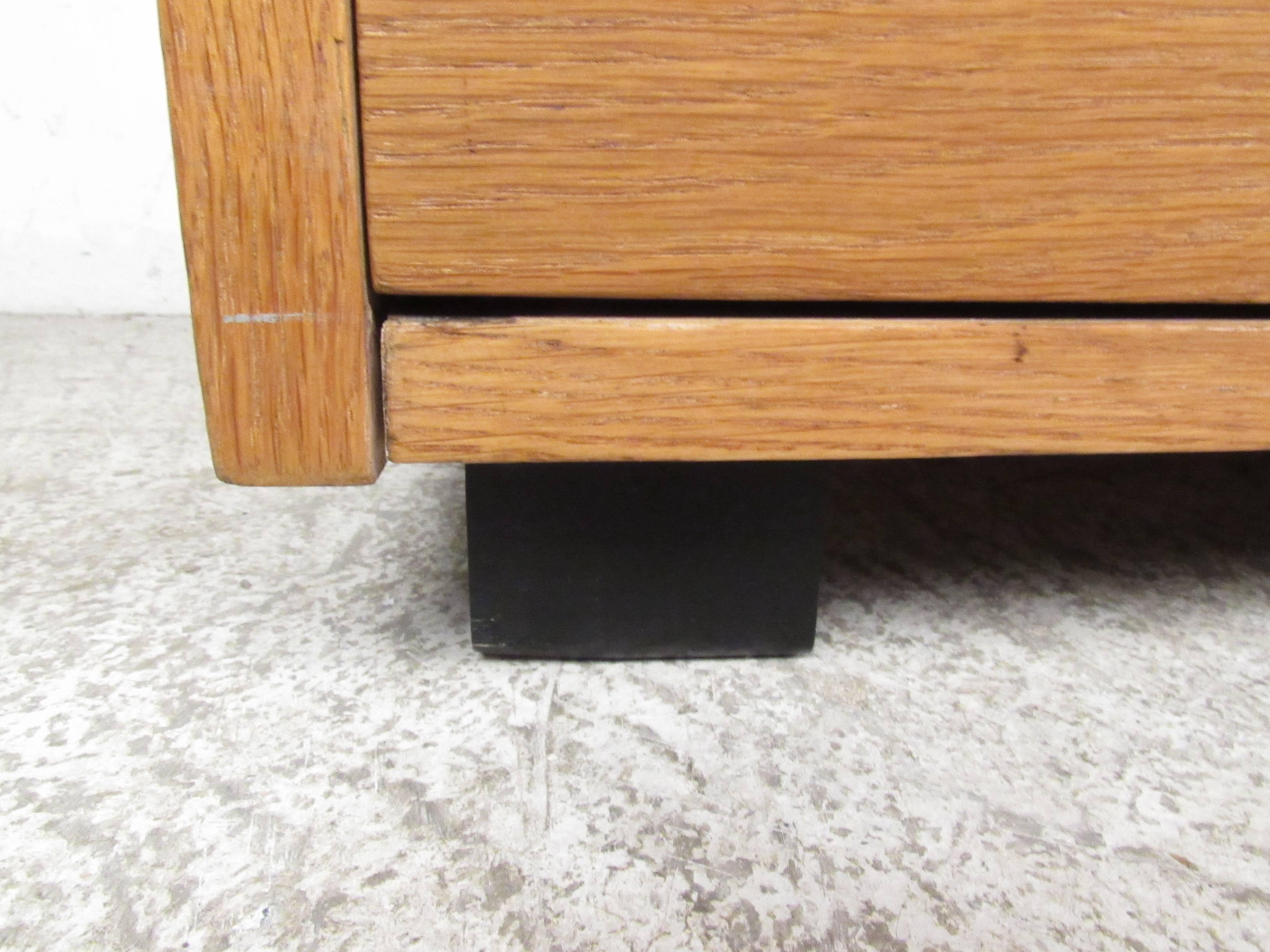 Pair Mid-Century Kent Coffey Nightstands 1