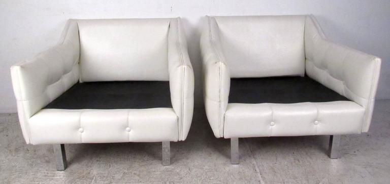 Pair Mid-Century Modern Lounge Chairs For Sale 1