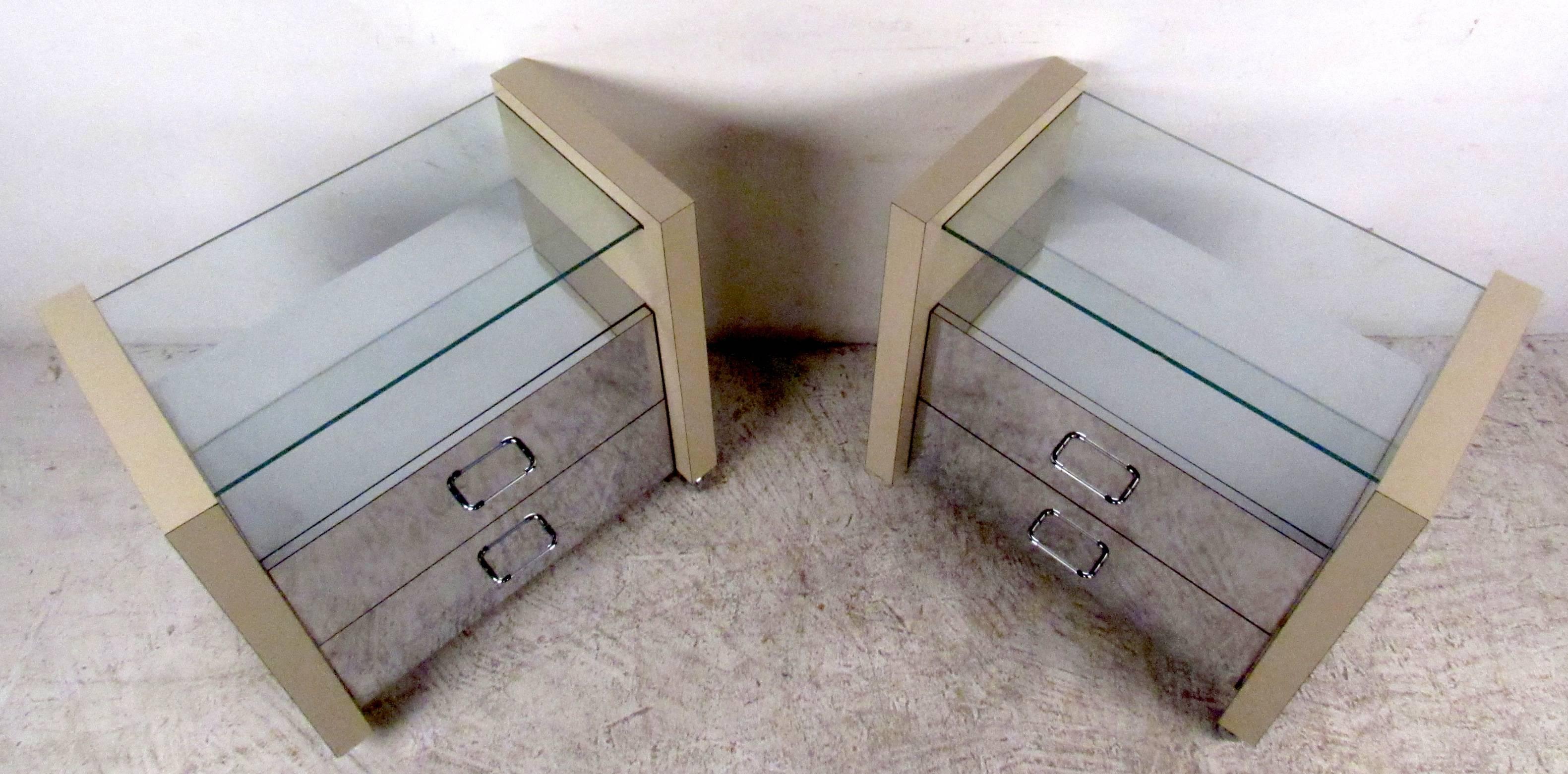 Mid-20th Century Pair of Mid-Century Mirrored Nightstands