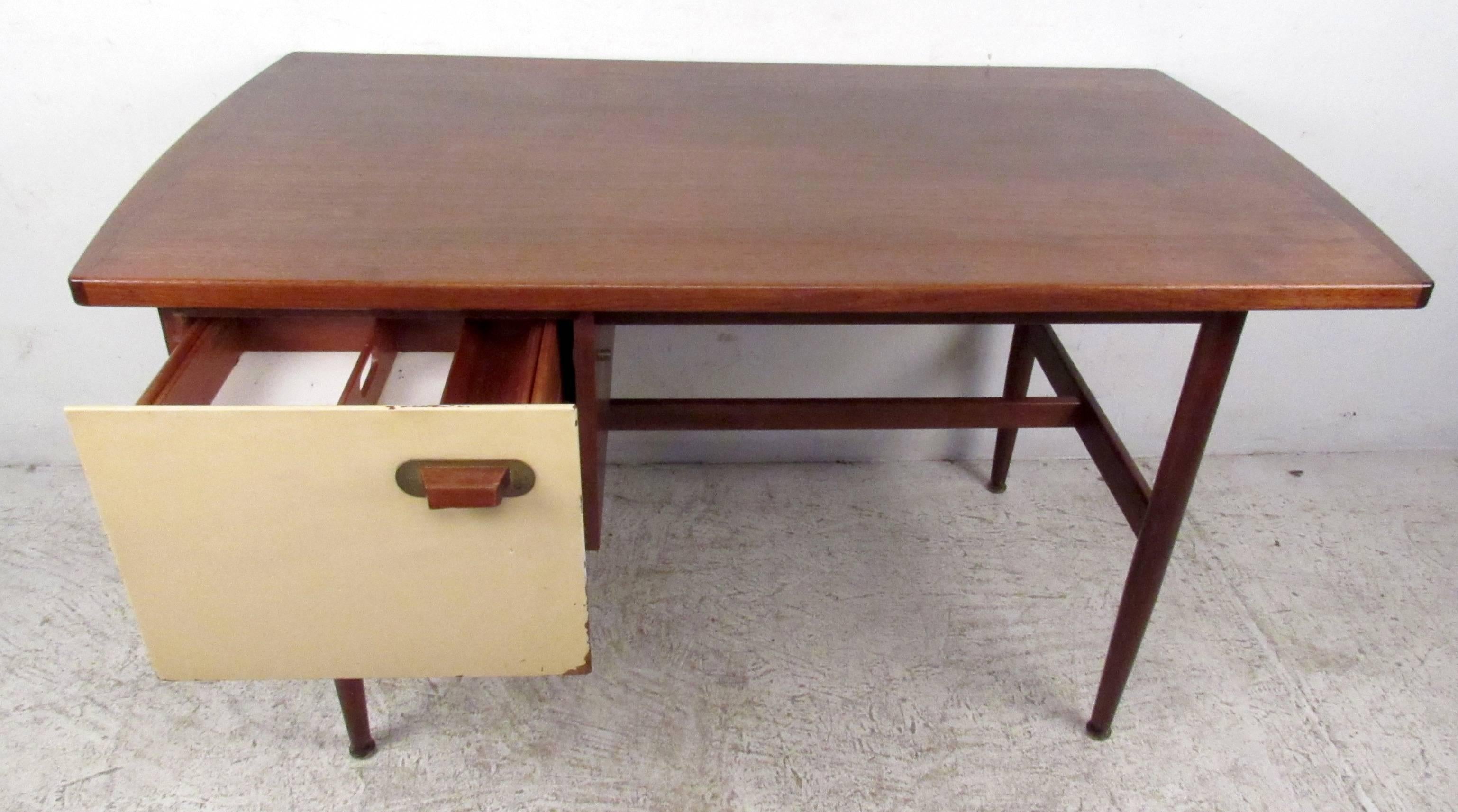 Vintage-modern desk featuring unique pulls, finished back and painted finish, designed by Jens Risom.

Please confirm item location NY or NJ with dealer.