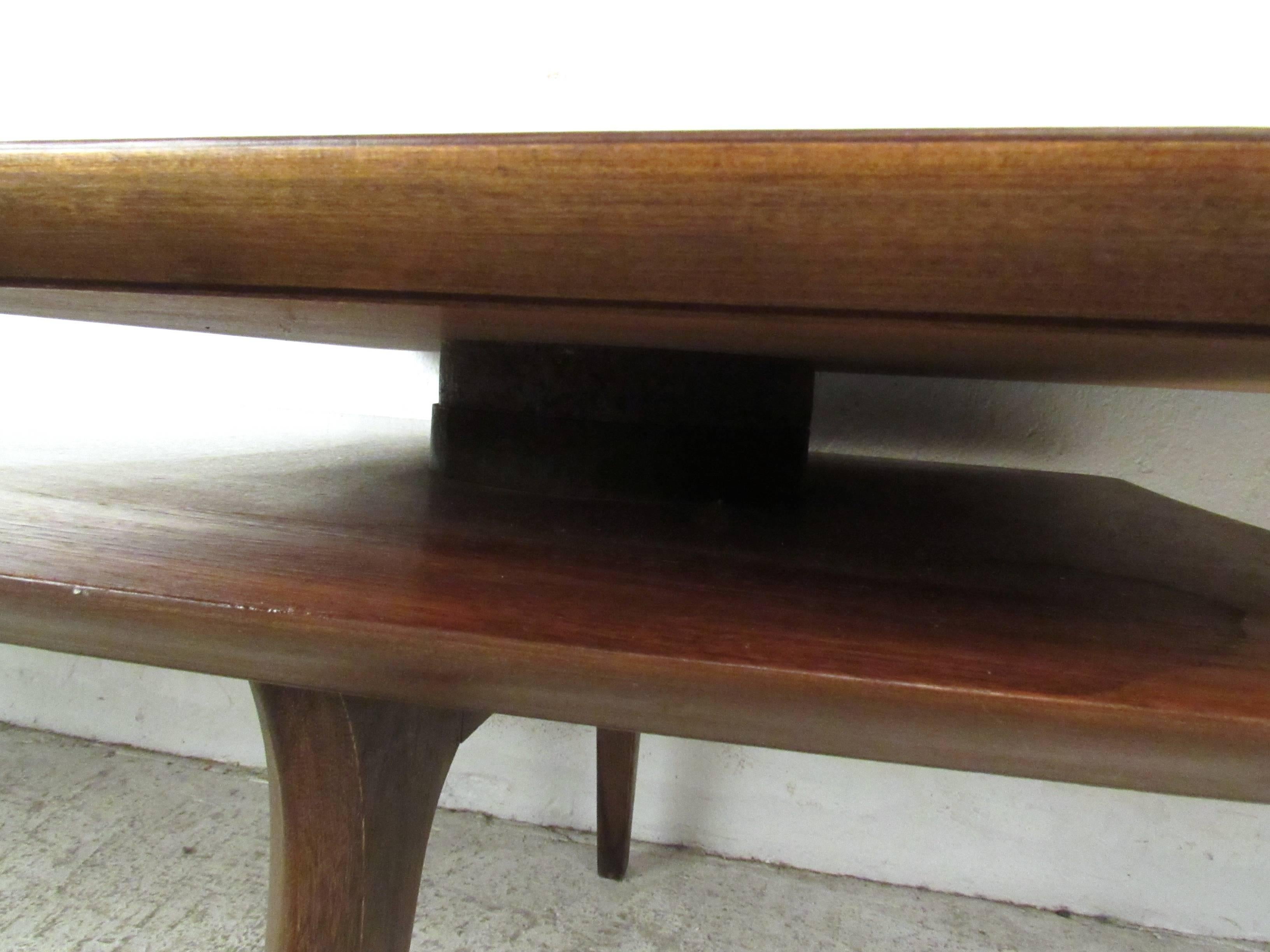 Mid-Century Two-Tier Pivot Coffee Table In Good Condition In Brooklyn, NY