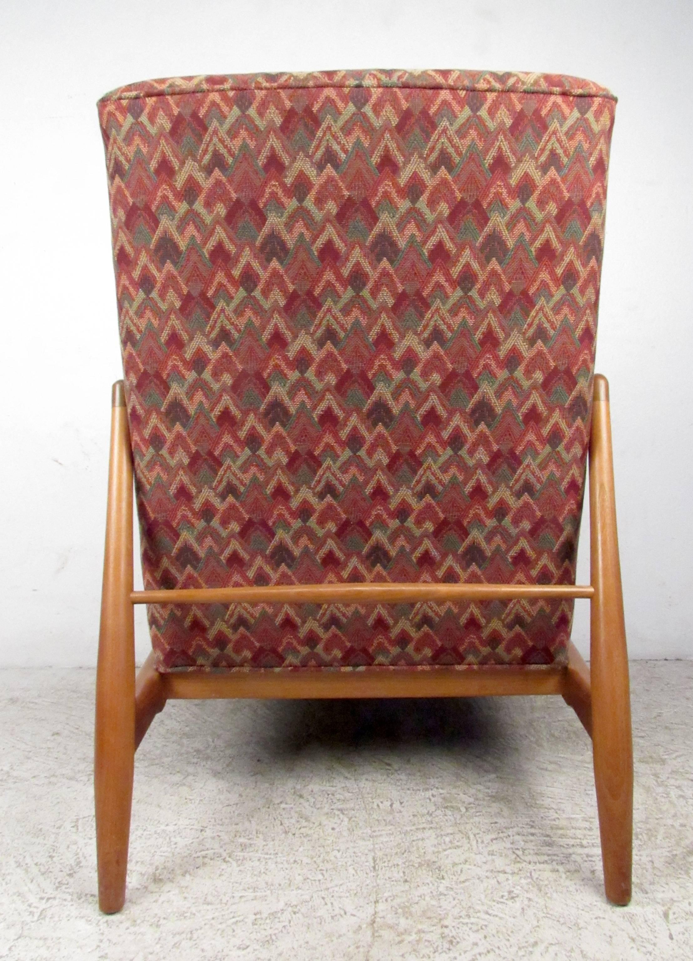 Mid-Century Modern Lounge Chair In Good Condition For Sale In Brooklyn, NY