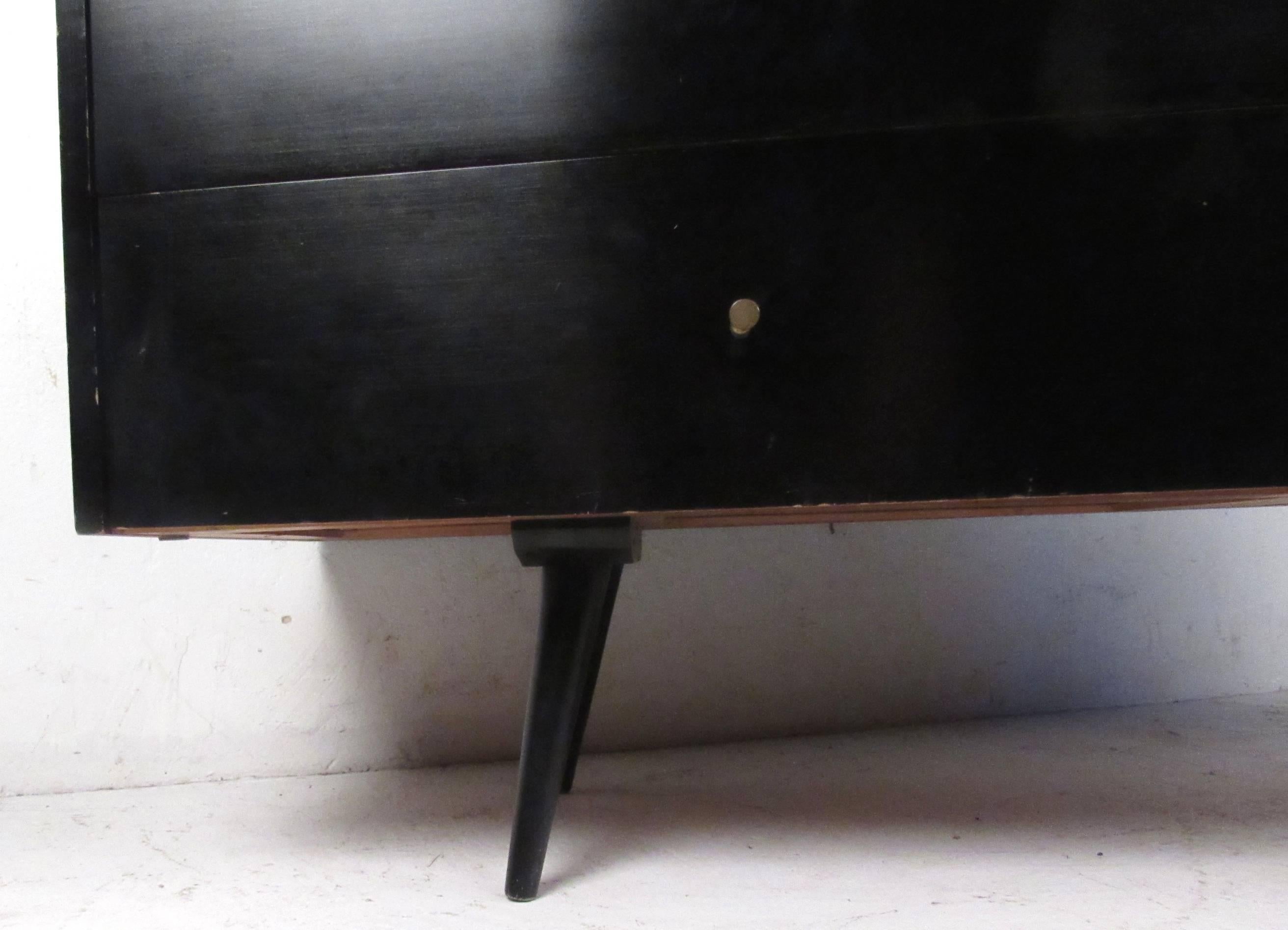 Mid-20th Century Paul McCobb Credenza with Cabinet Top For Planner Group