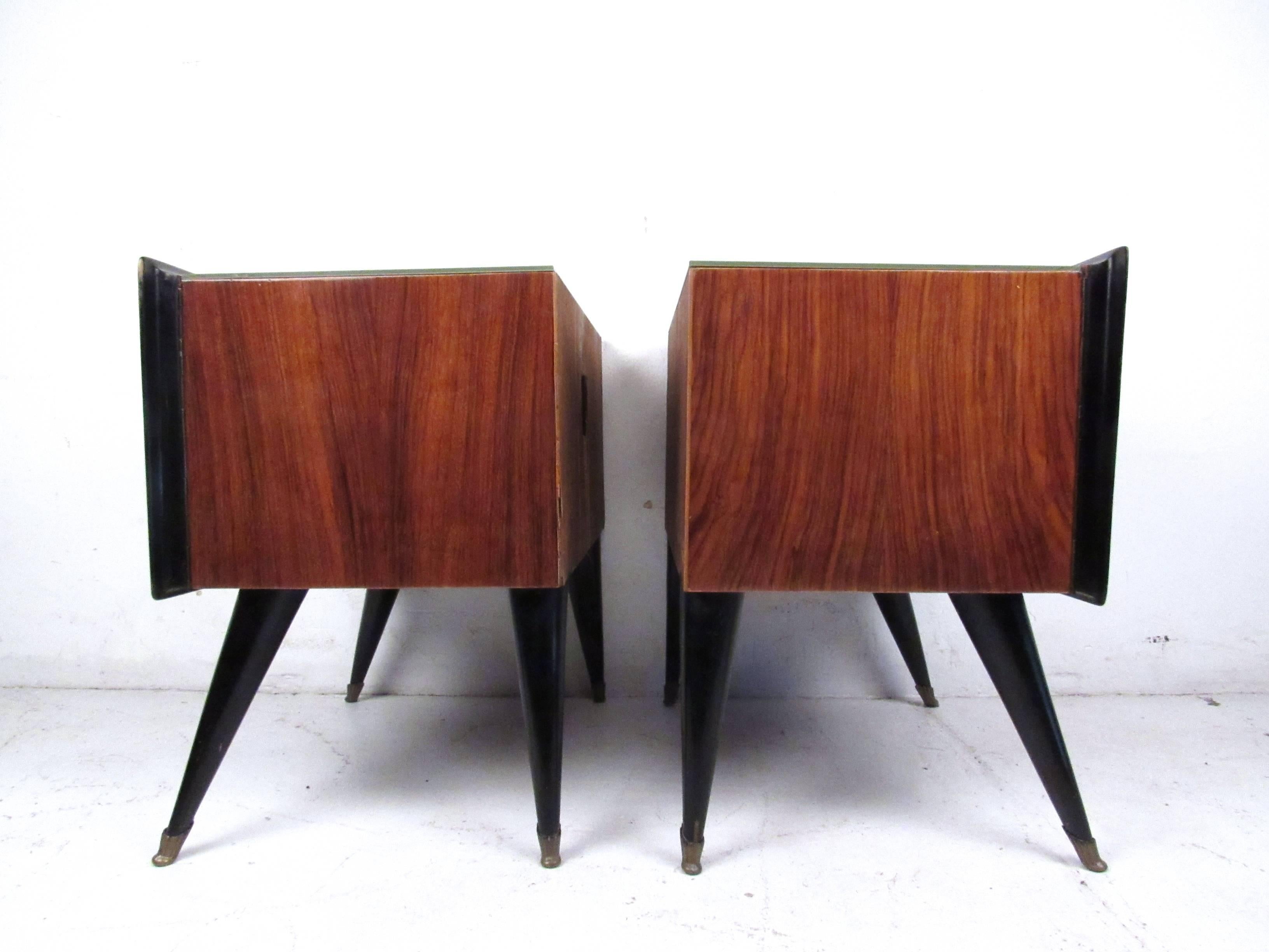 Mid-20th Century Pair Mid-Century Modern Vittorio Dassi Style Glass Top Nightstands For Sale