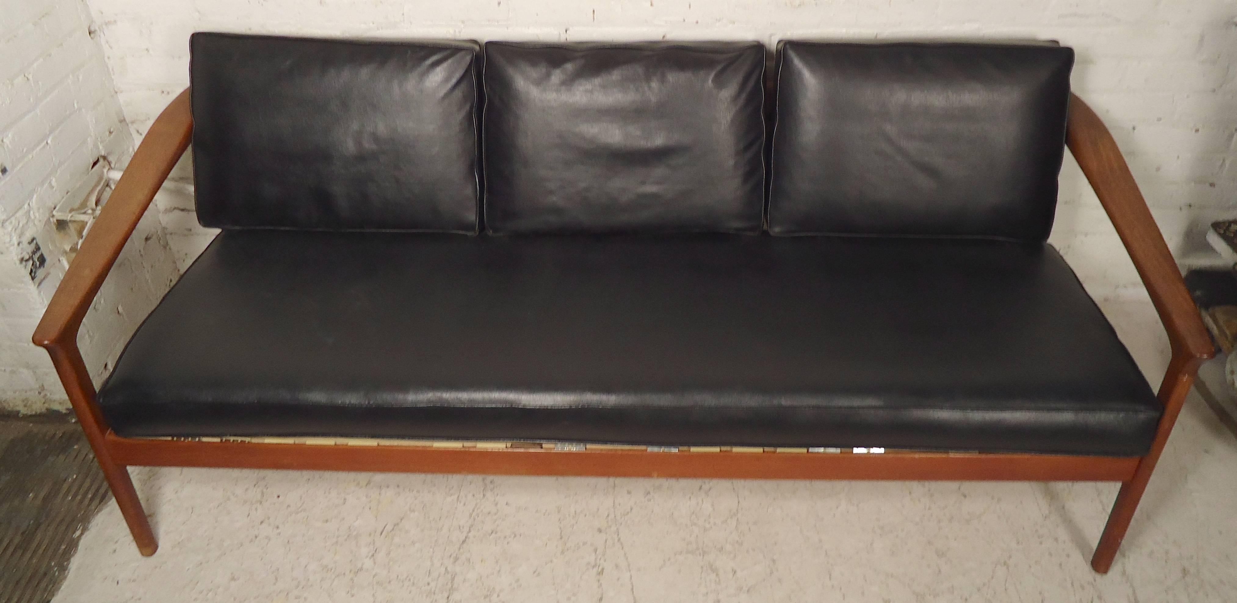 Beautiful Mid-Century Modern sofa by DUX with great sculpted teak frame. Vinyl cushions, exposed slat back, tapered legs. Great Danish style and design.

(Please confirm item location - NY or NJ - with dealer).
 