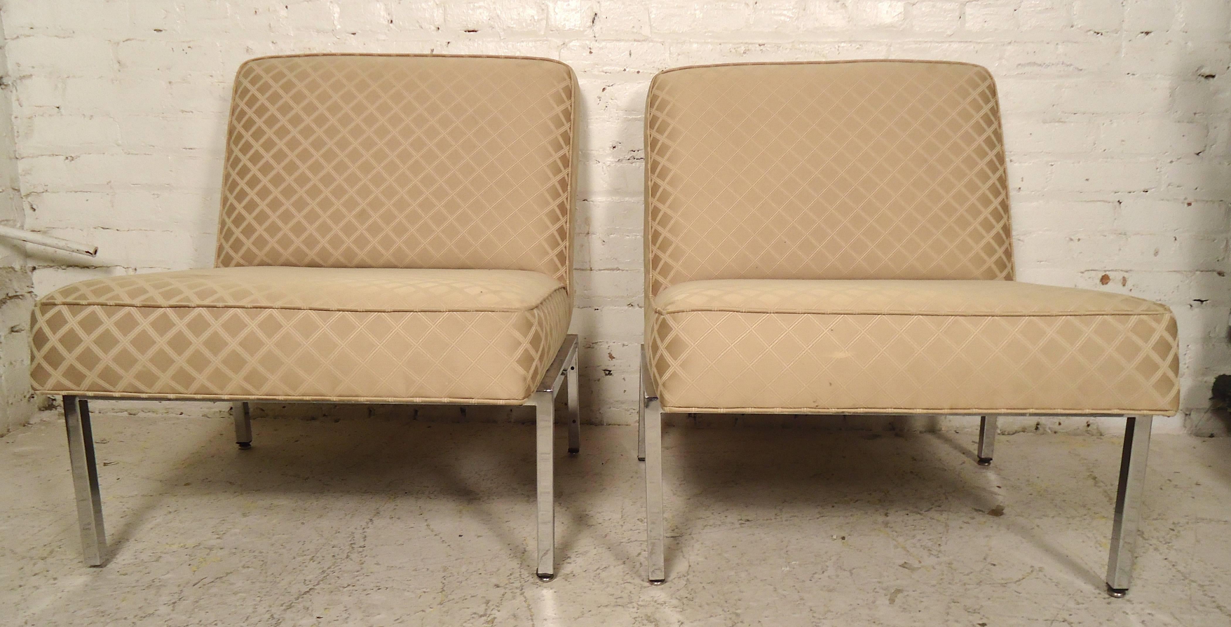 Mid-Century Modern slipper chairs with chrome base in the manner of Florence Knoll. Comfortable angled backs with polished chrome base.

(Please confirm item location - NY or NJ - with dealer).
   